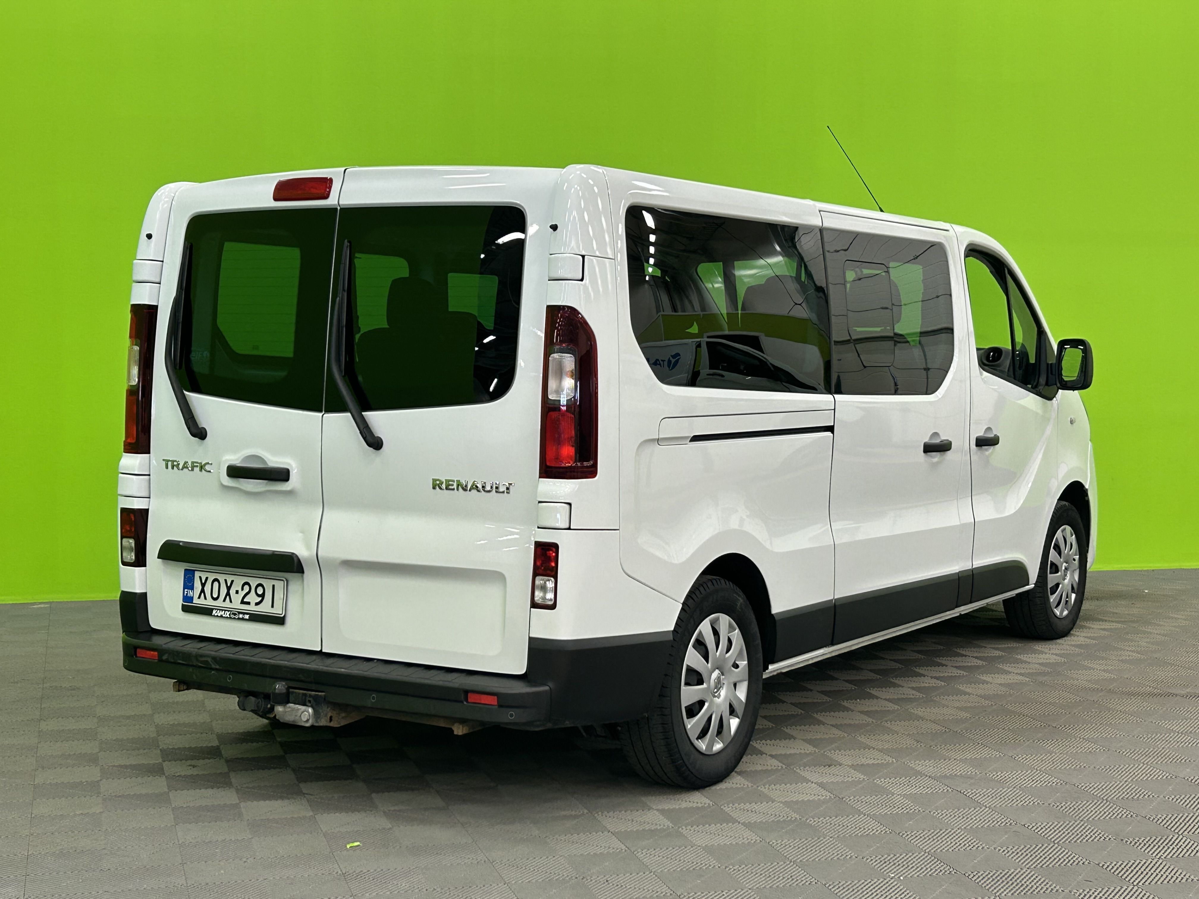 Renault Trafic Passenger 2018, photo 2/19