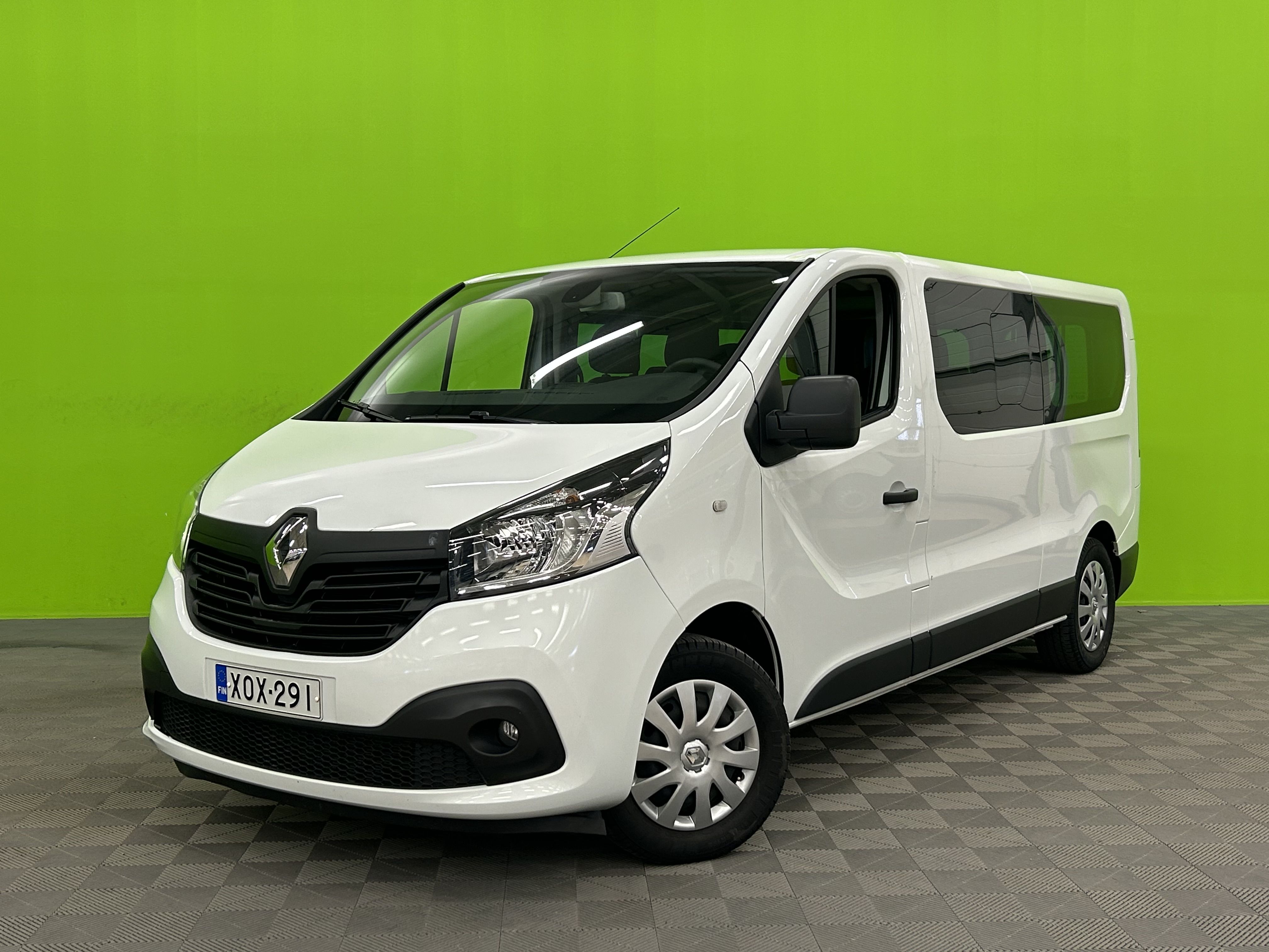 Renault Trafic Passenger 2018, photo 6/19