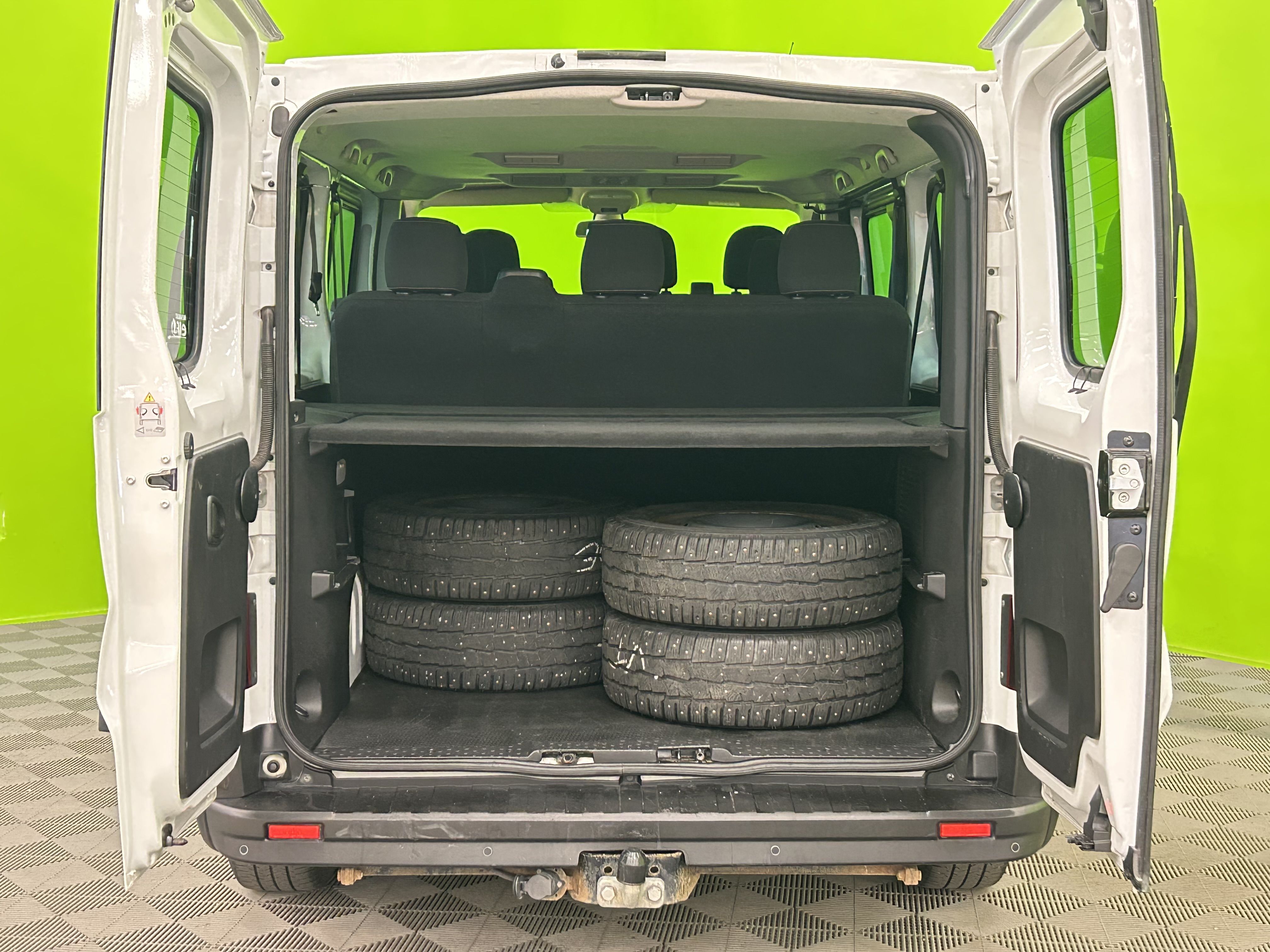 Renault Trafic Passenger 2018, photo 4/19