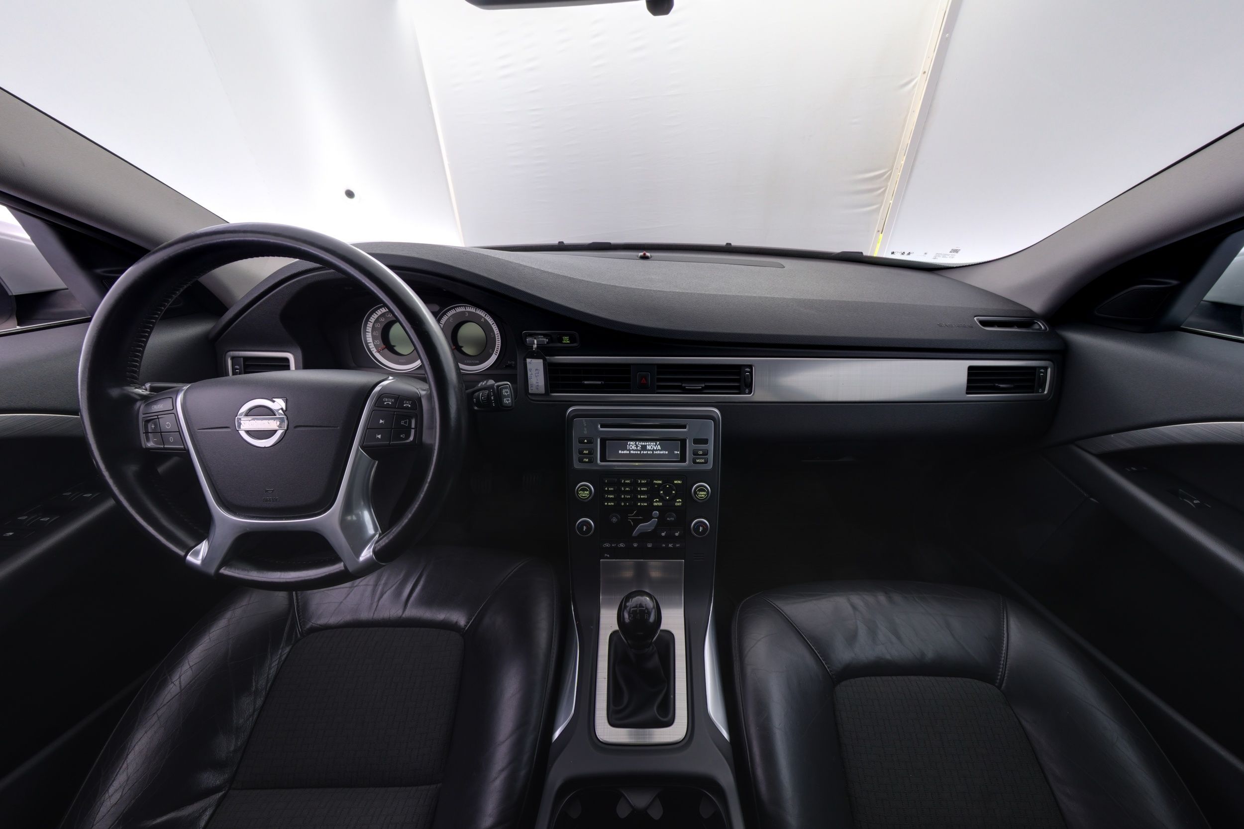 Volvo V70 1,6D DRIVe Momentum 2010, kuva 7/22