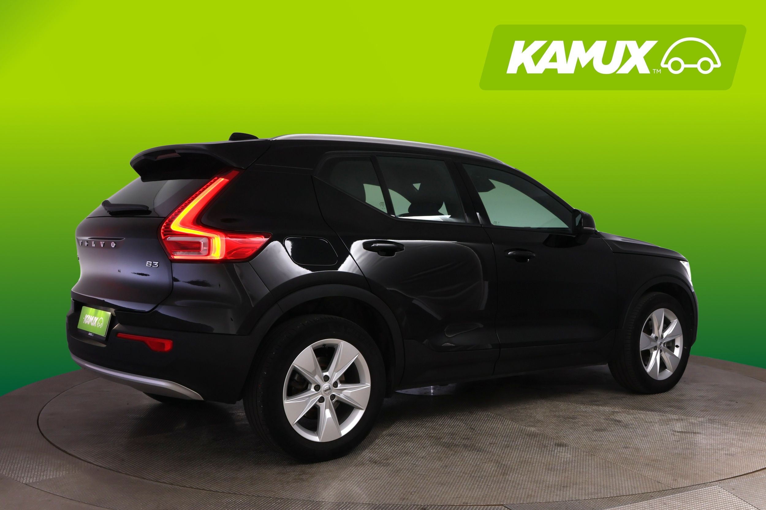 Volvo XC40 B3 MHEV Business 2023, photo 2/6