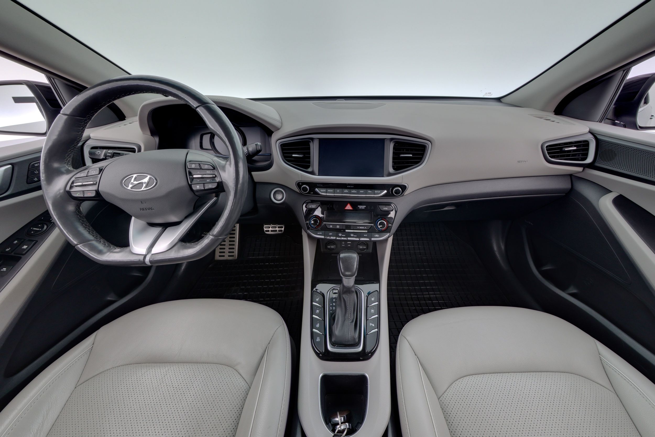 Hyundai Ioniq Plug-In DCT Style 2019, photo 7/25