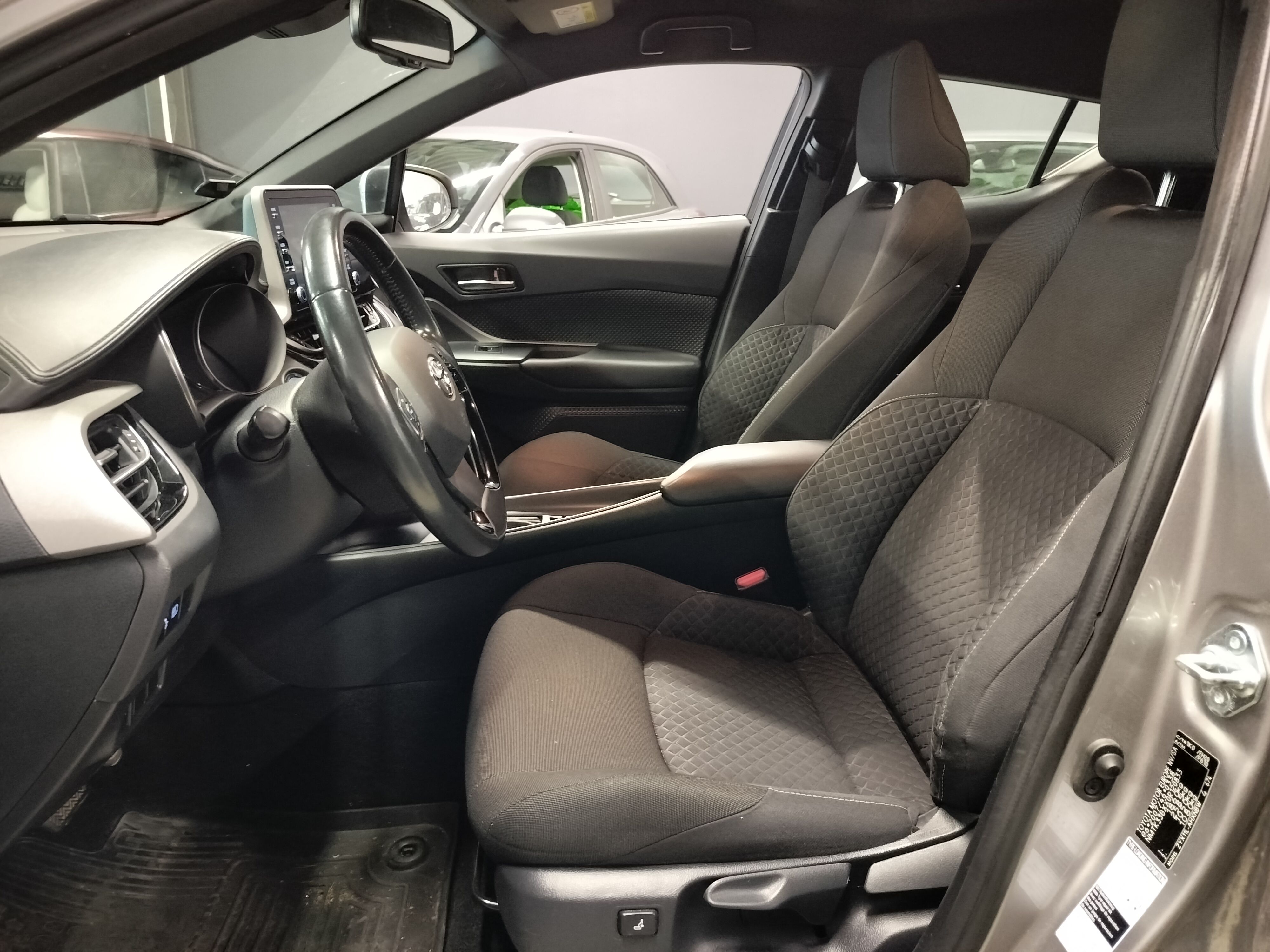 Toyota C-HR 1,8 Hybrid Active 2021, photo 6/9