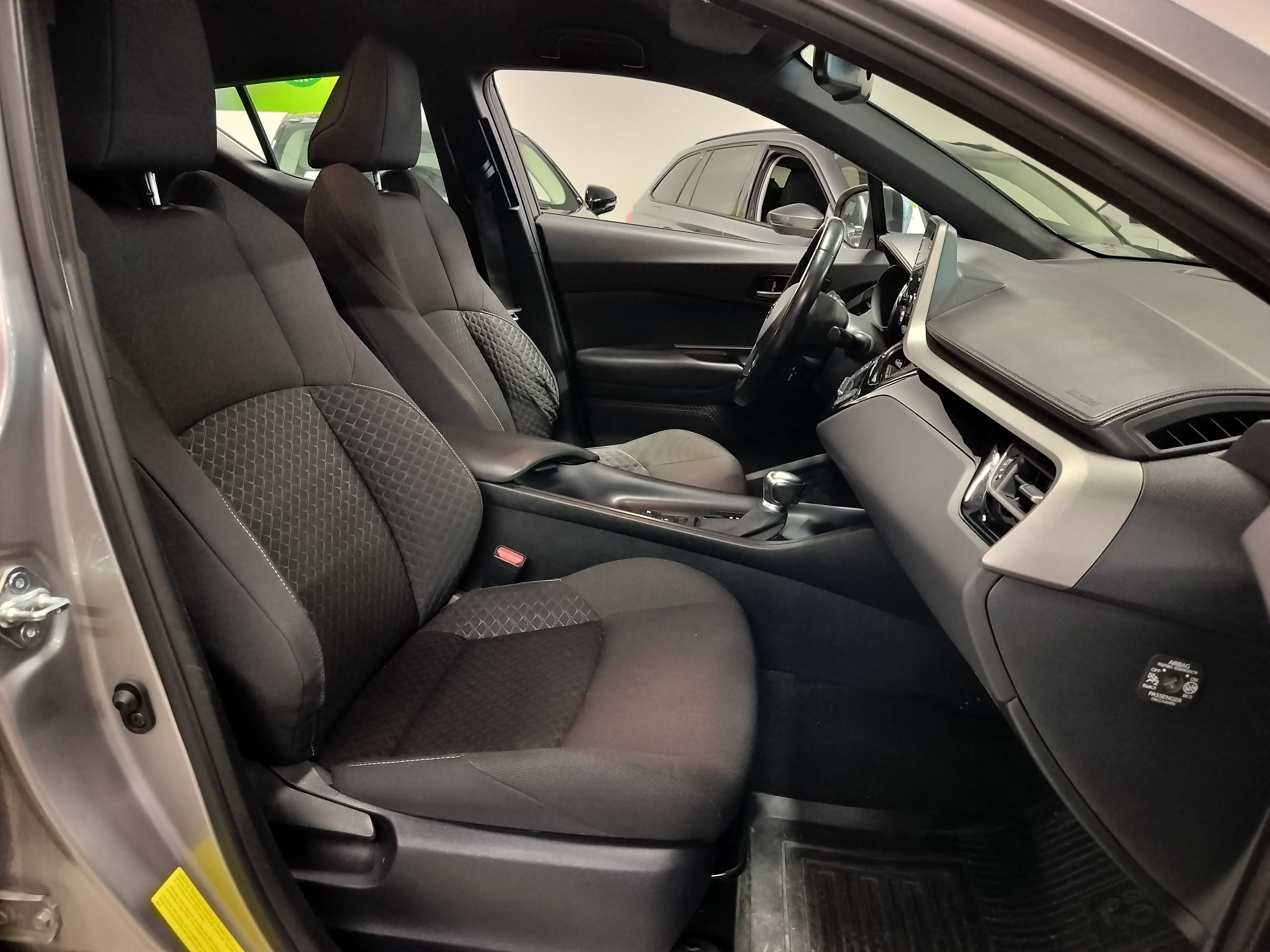 Toyota C-HR 1,8 Hybrid Active 2021, photo 7/9