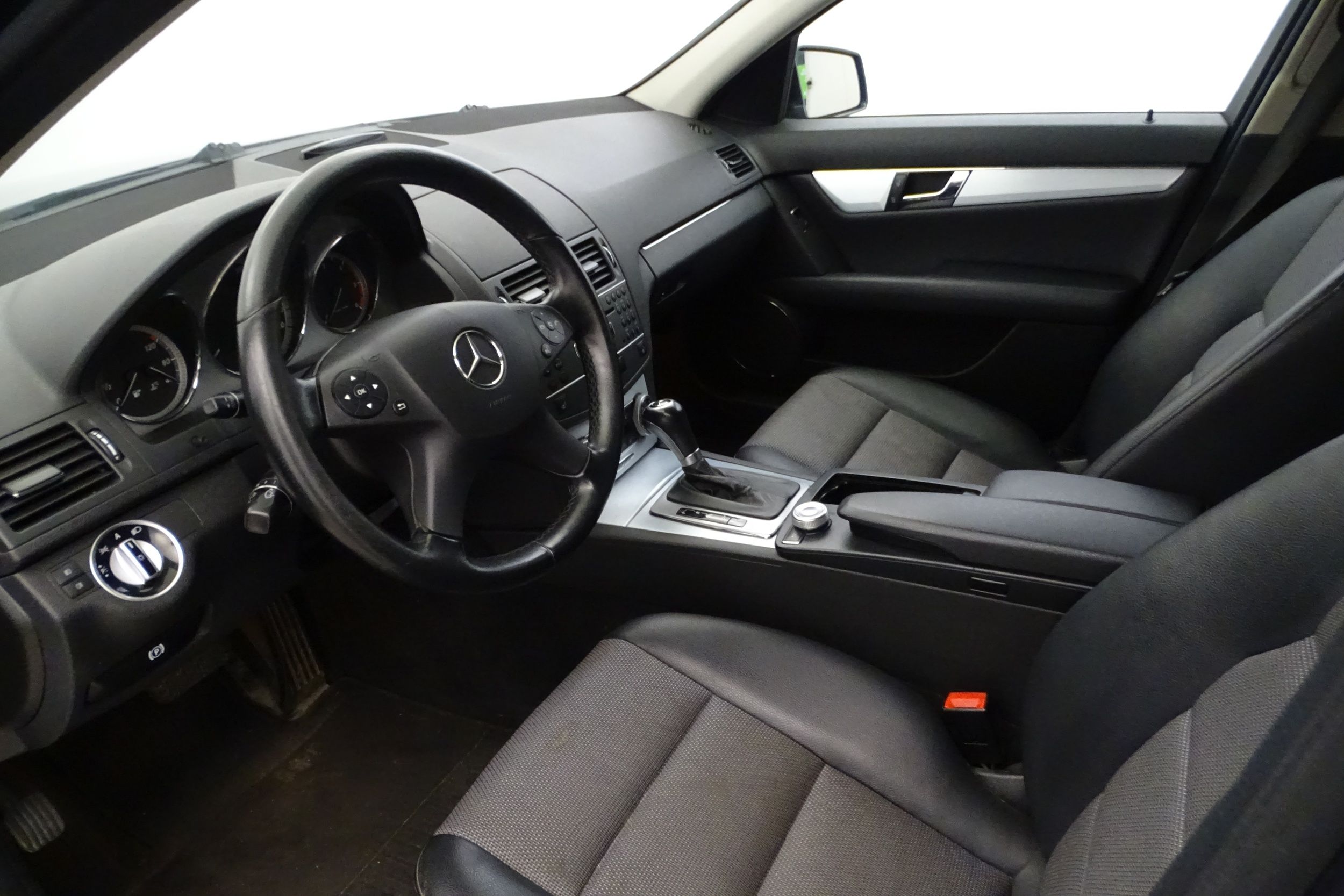 Mercedes-Benz C 2010, photo 7/42