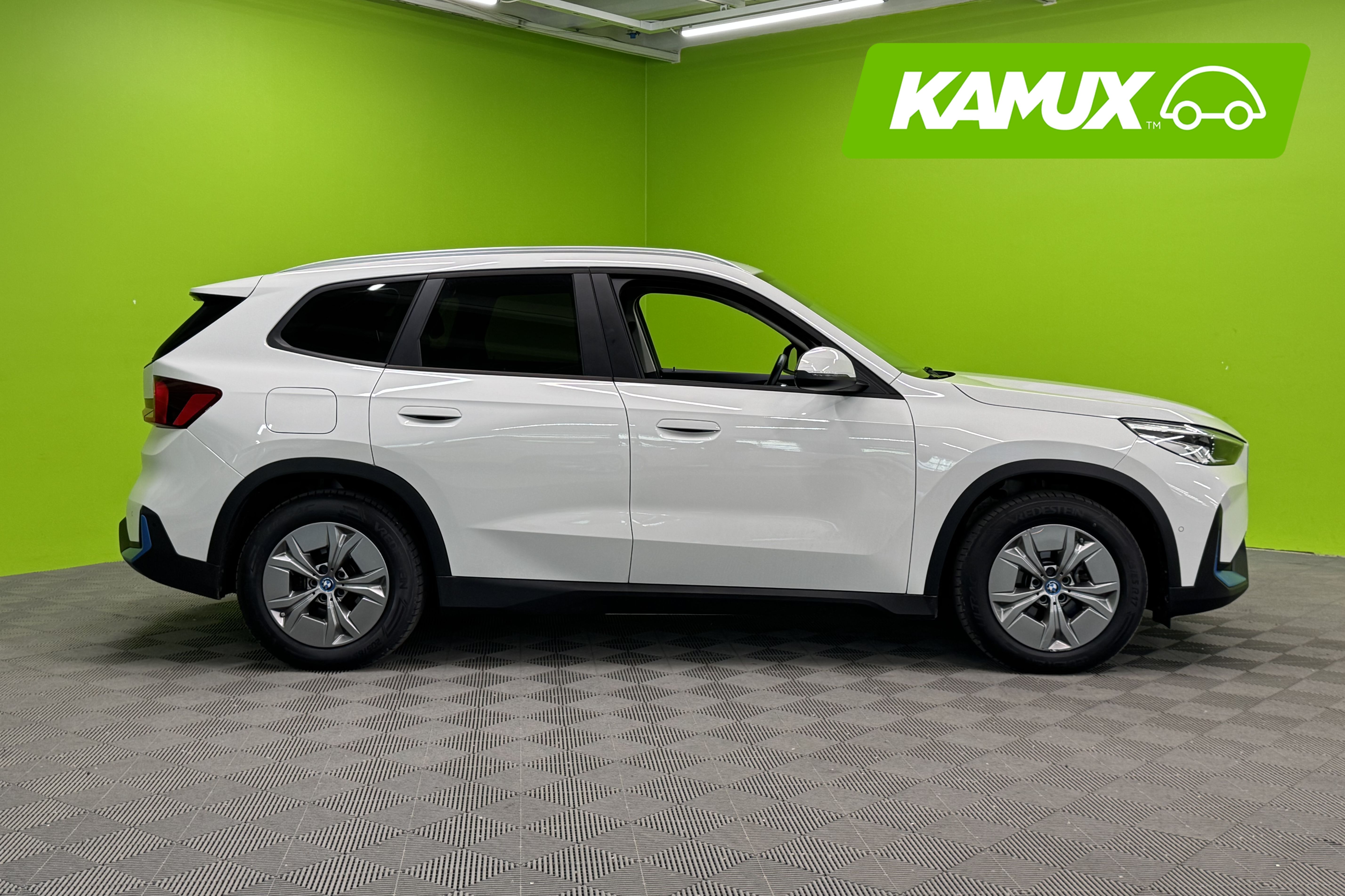 BMW iX1 iX1 xDrive30 2023, kuva 2/23