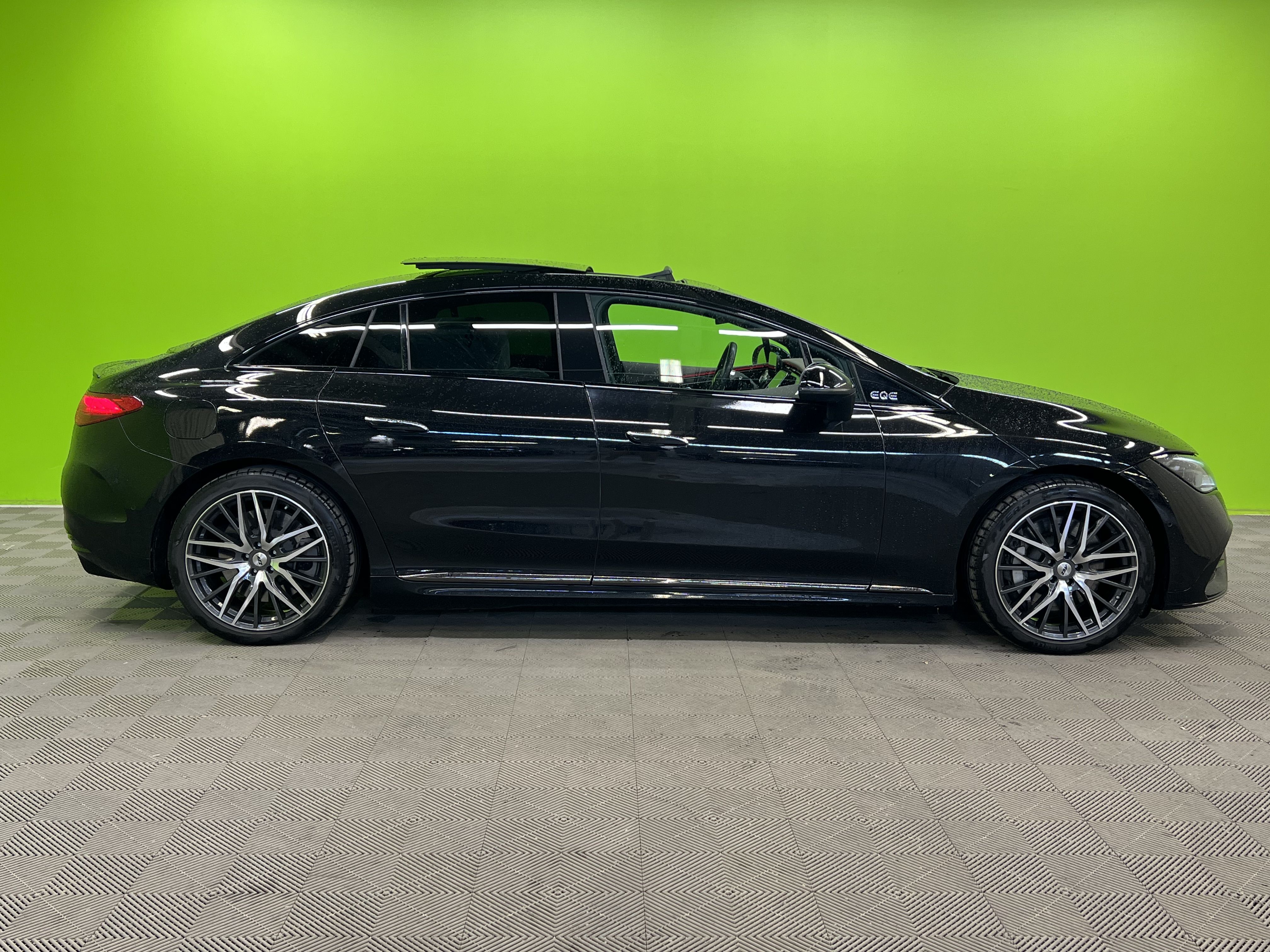 Mercedes-Benz EQE 350+ / SoH 98,2% 2022, kuva 2/15