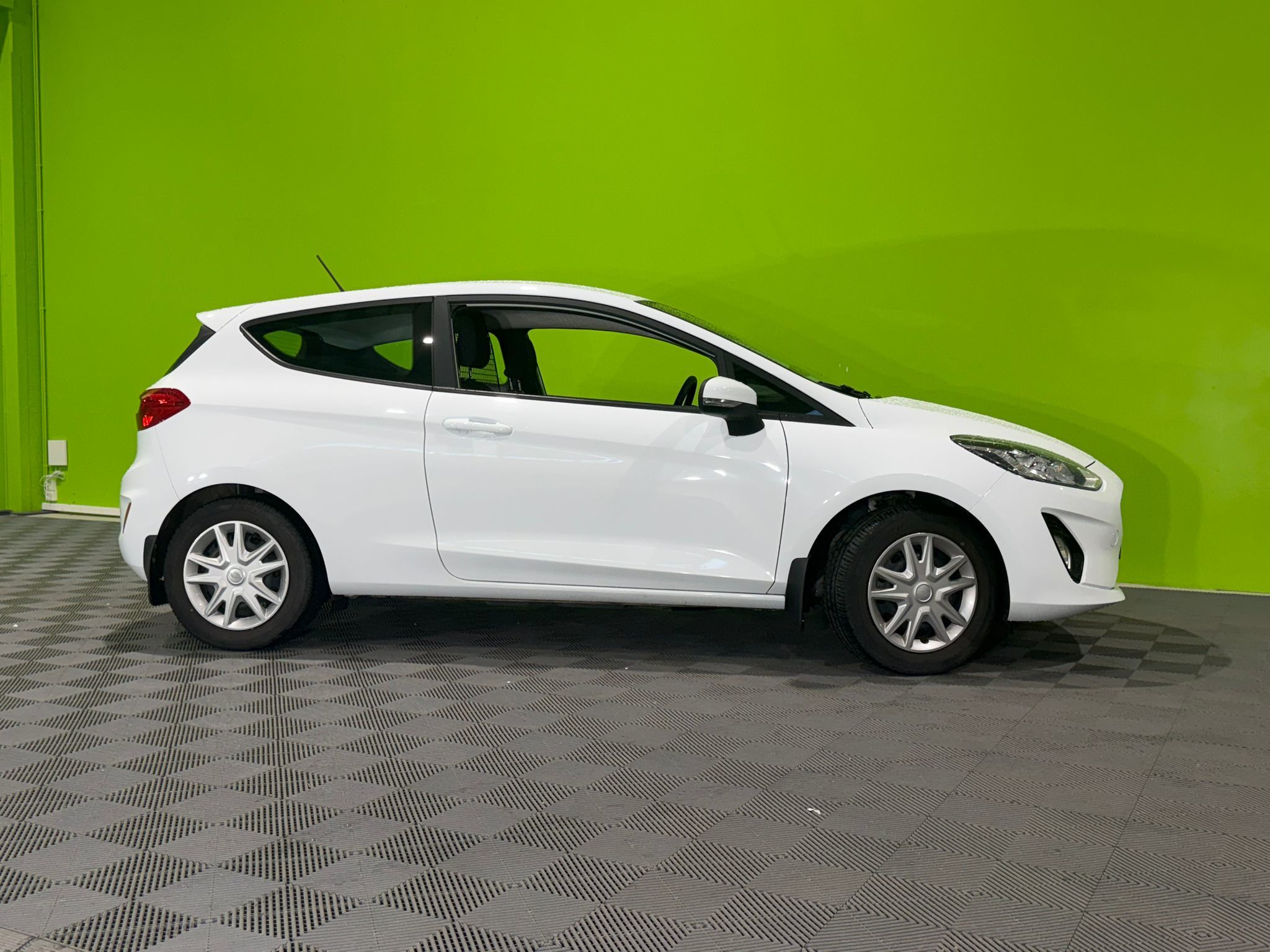Ford Fiesta Van 2021, kuva 2/7