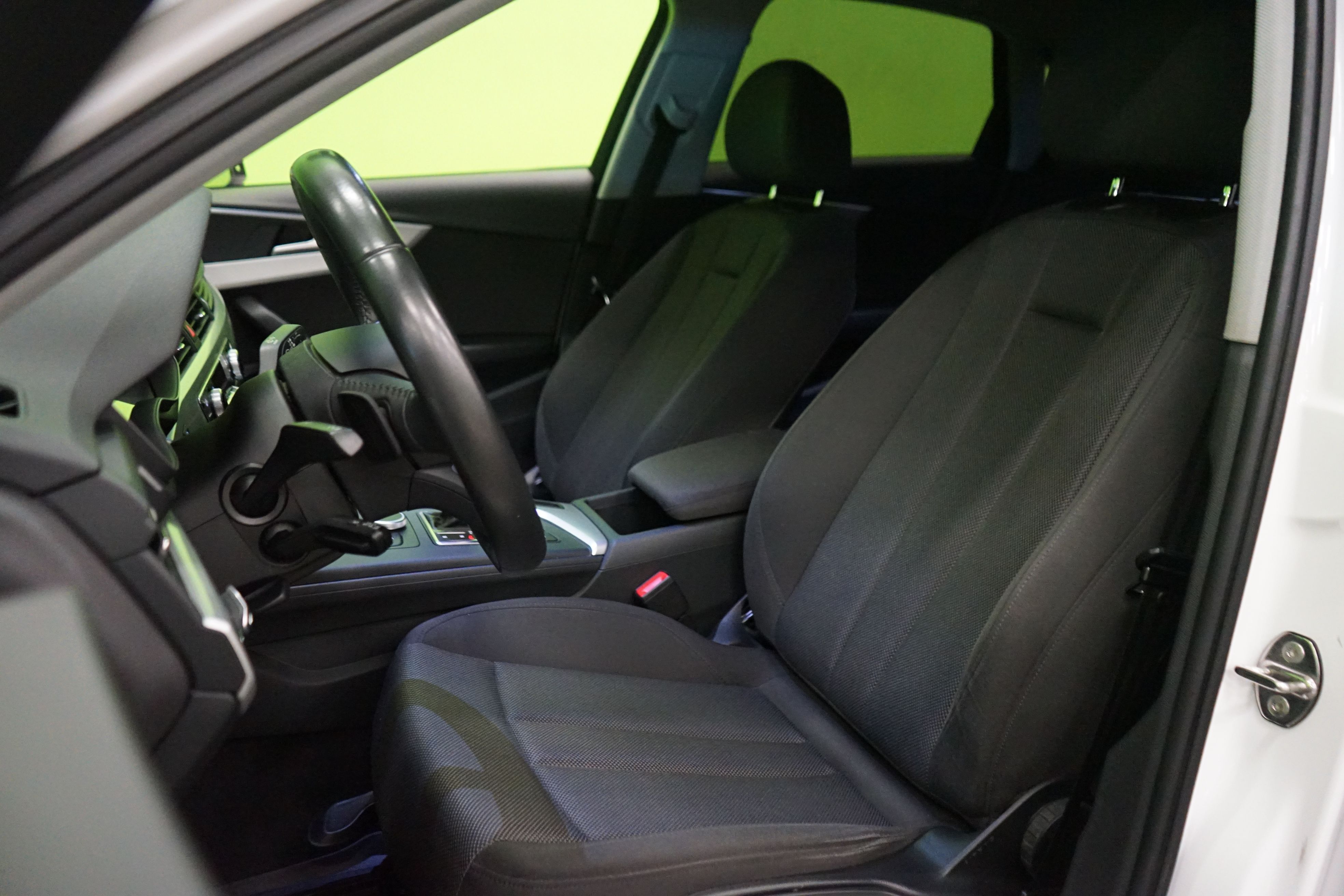 Audi A4 2018, photo 7/23