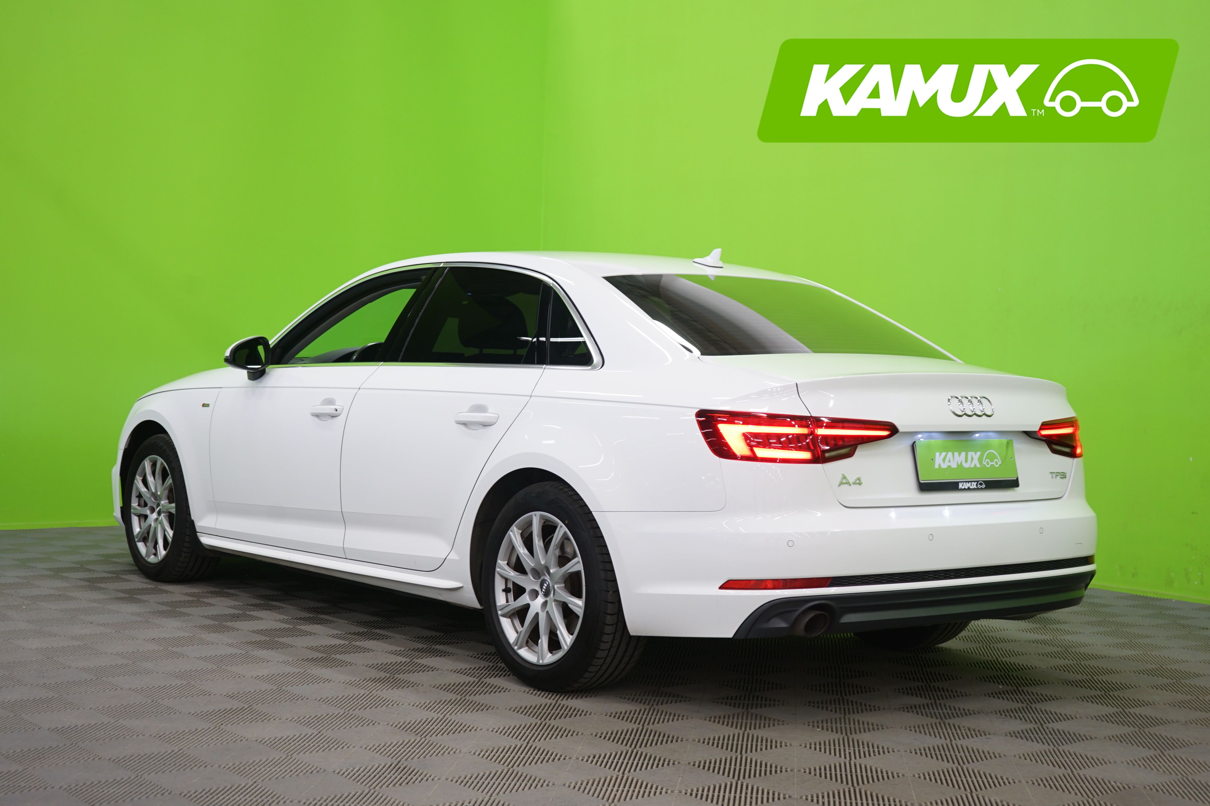Audi A4 2018, photo 4/23