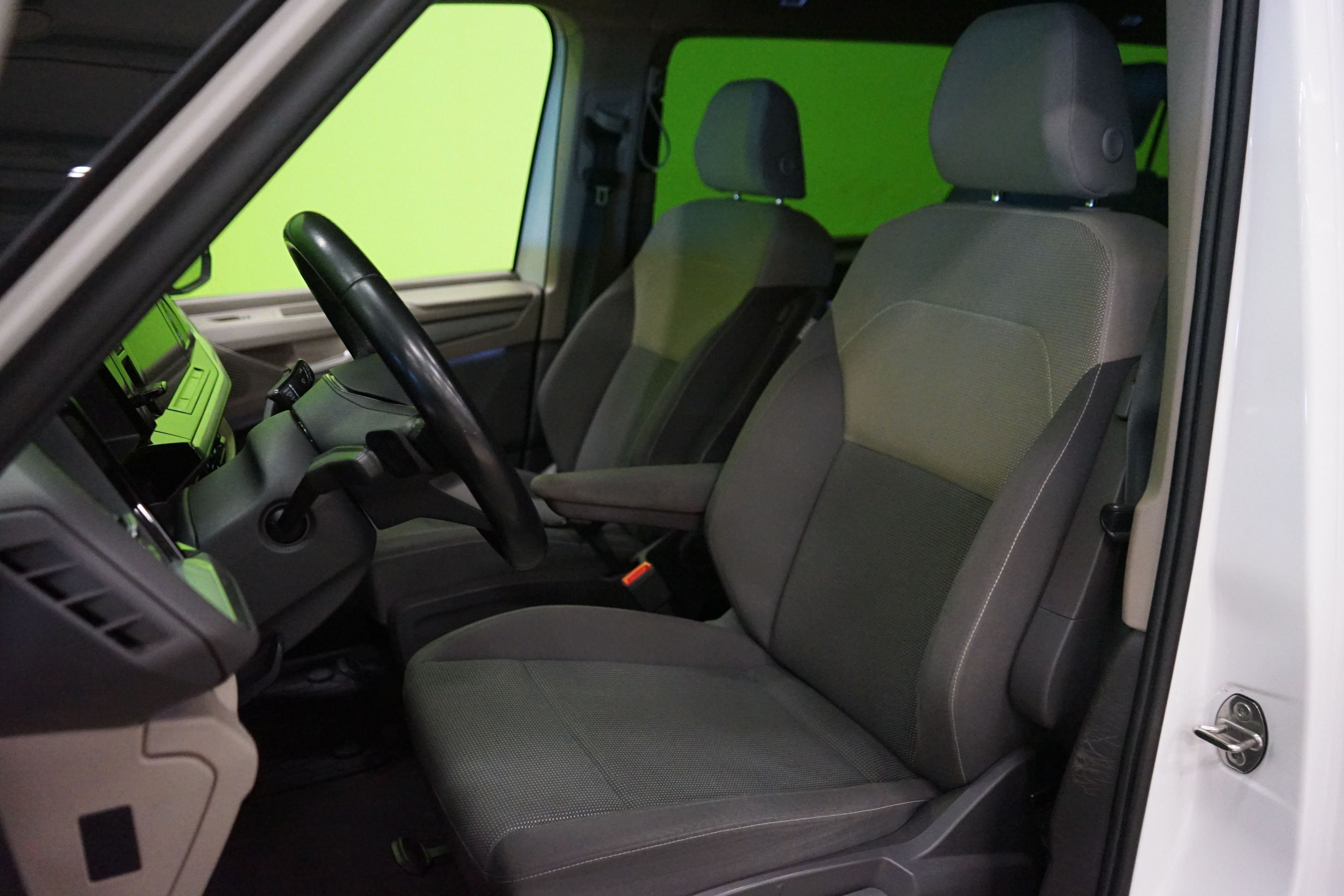 Volkswagen Multivan 2023, kuva 7/18