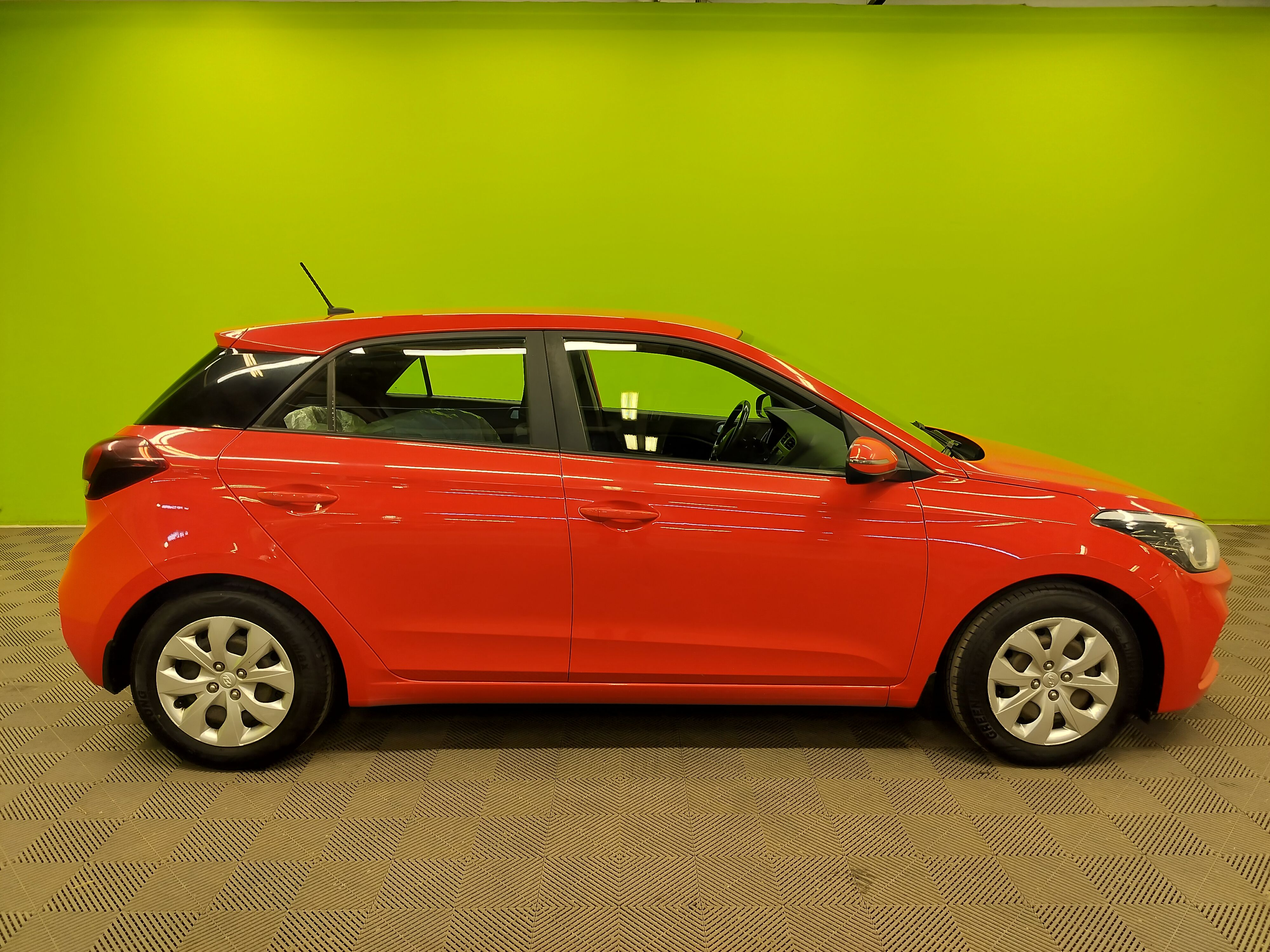 Hyundai i20 2020, photo 2/15