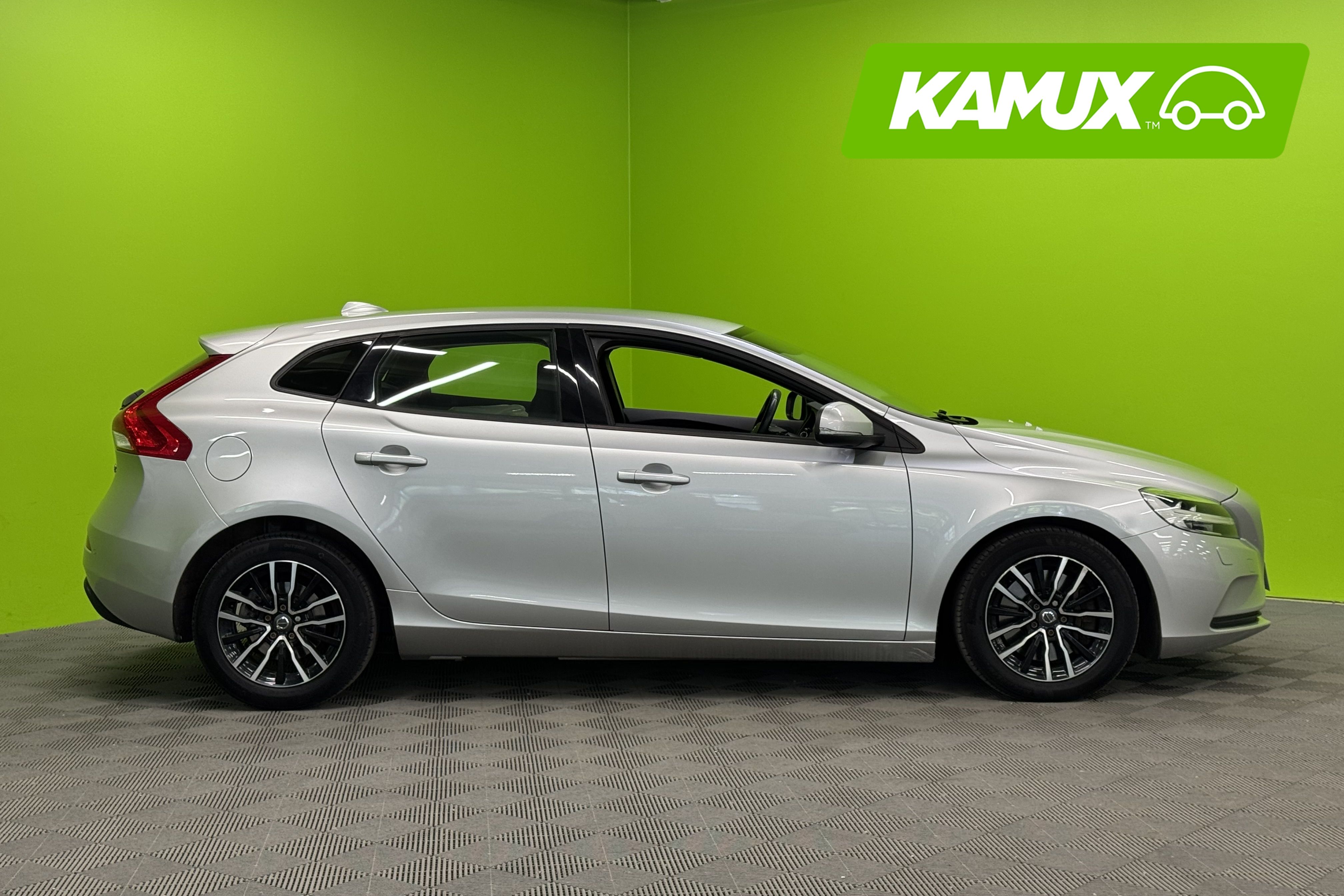 Volvo V40 D2 Momentum aut 2017, kuva 2/21