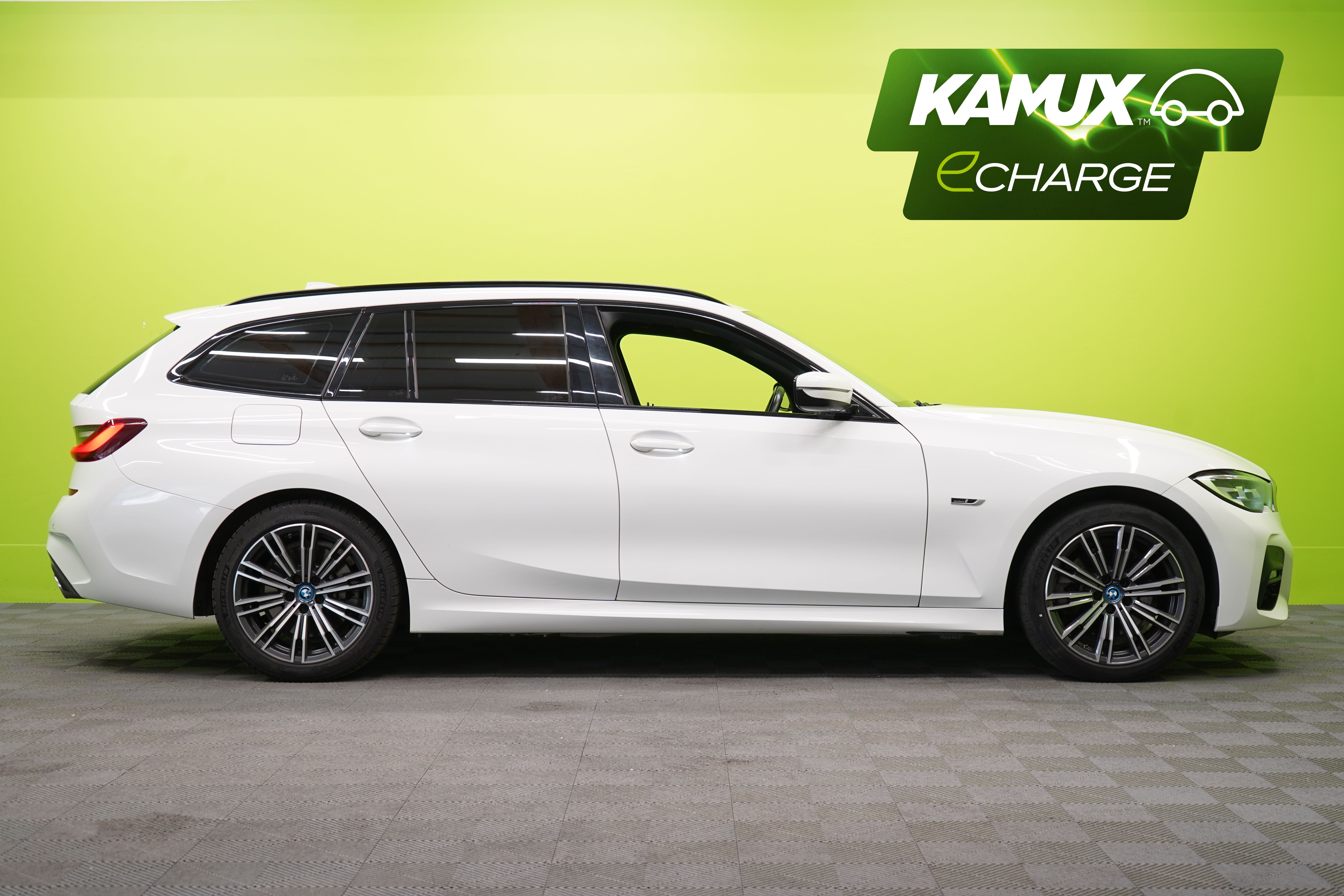 BMW 320 2022, kuva 2/33
