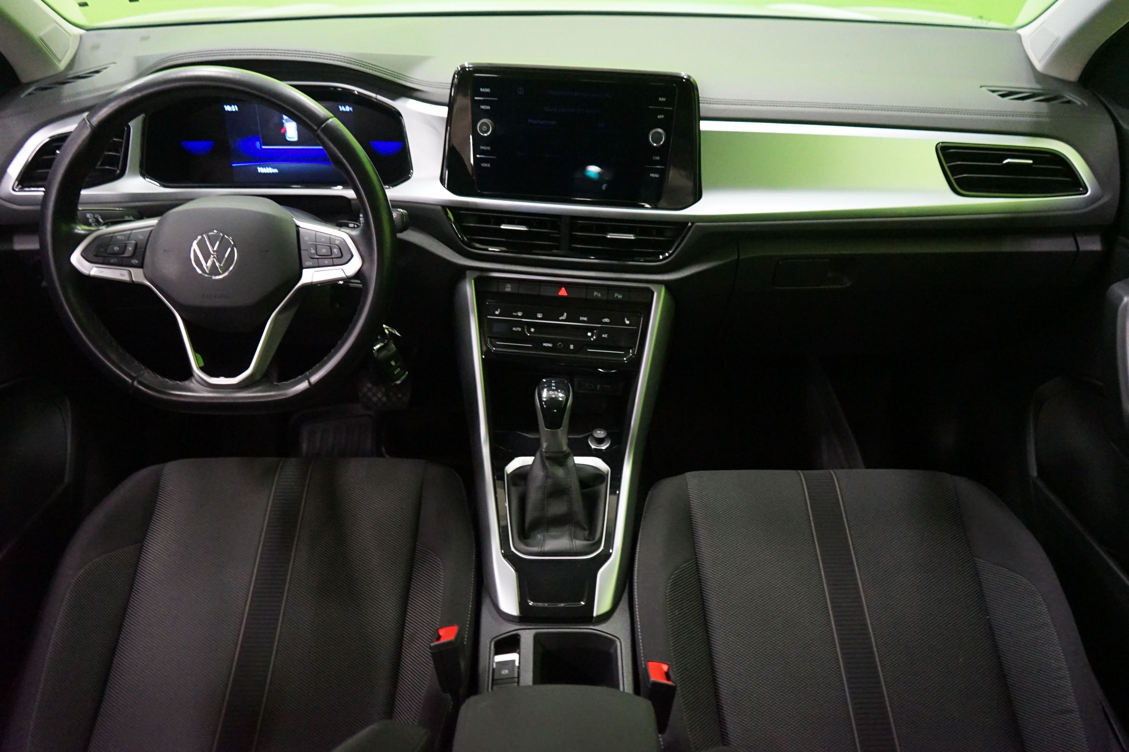 Volkswagen T-Roc 2023, photo 6/18