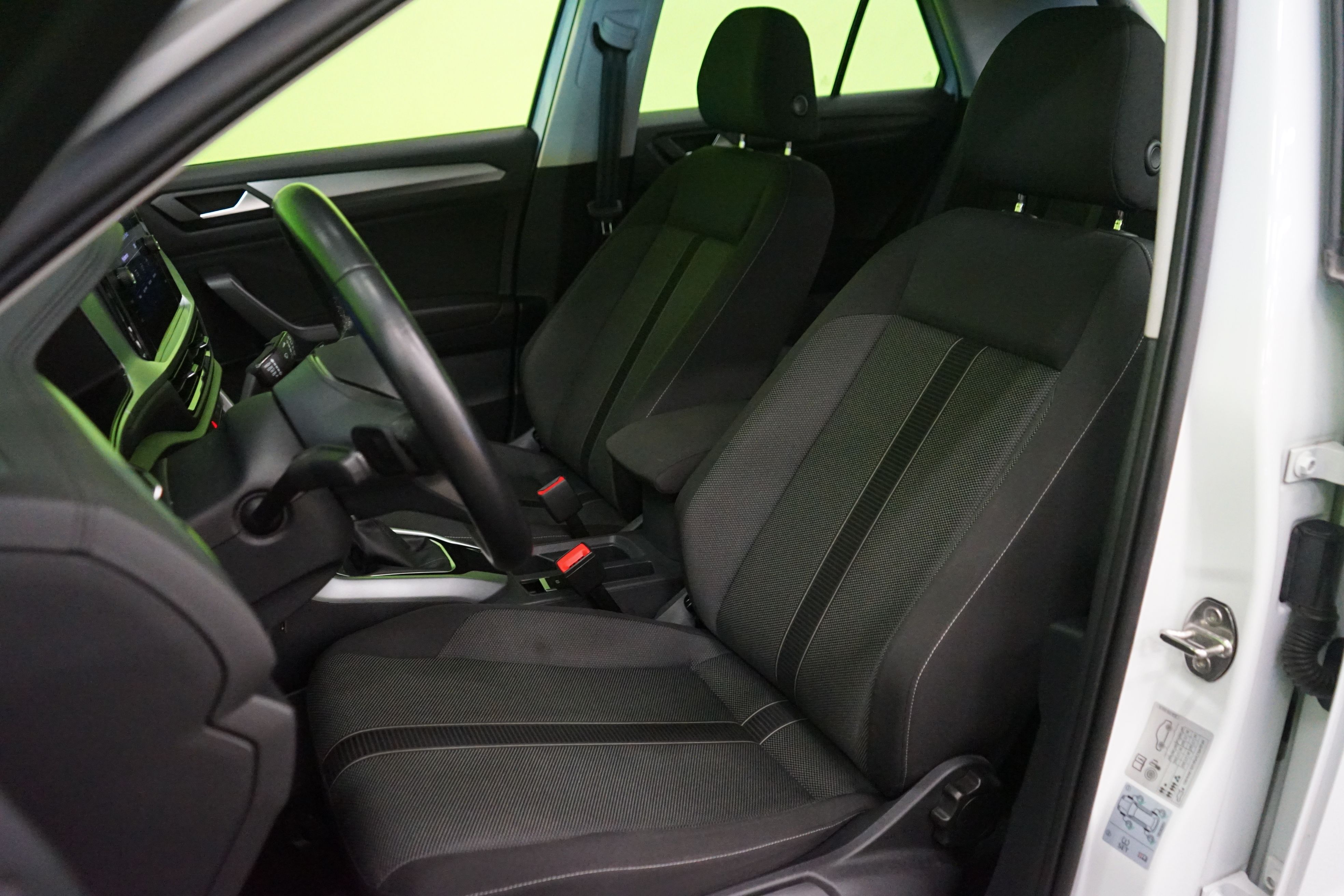 Volkswagen T-Roc 2023, photo 7/18