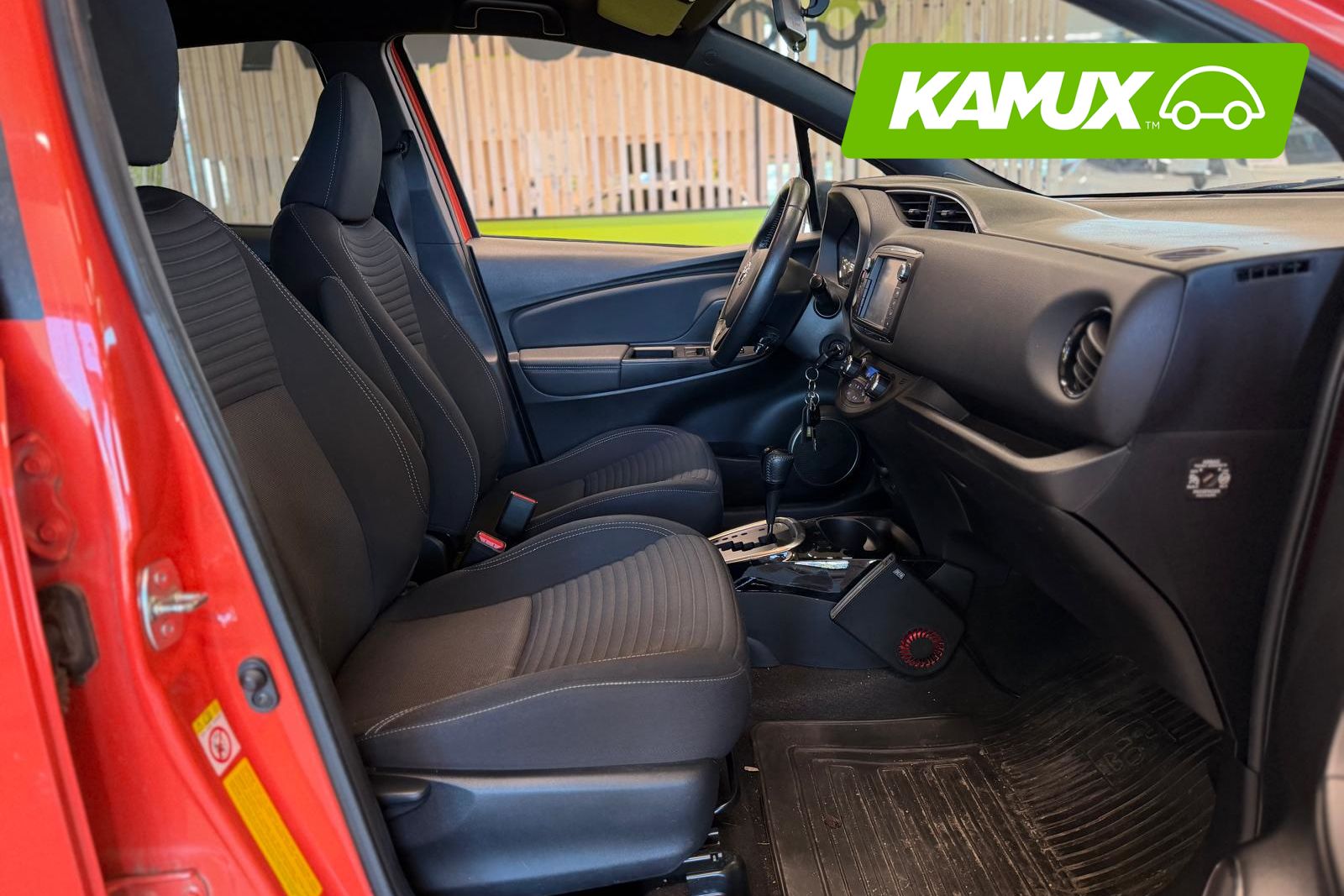 Toyota Yaris 1,5 Hybrid Orange 2016, photo 6/15