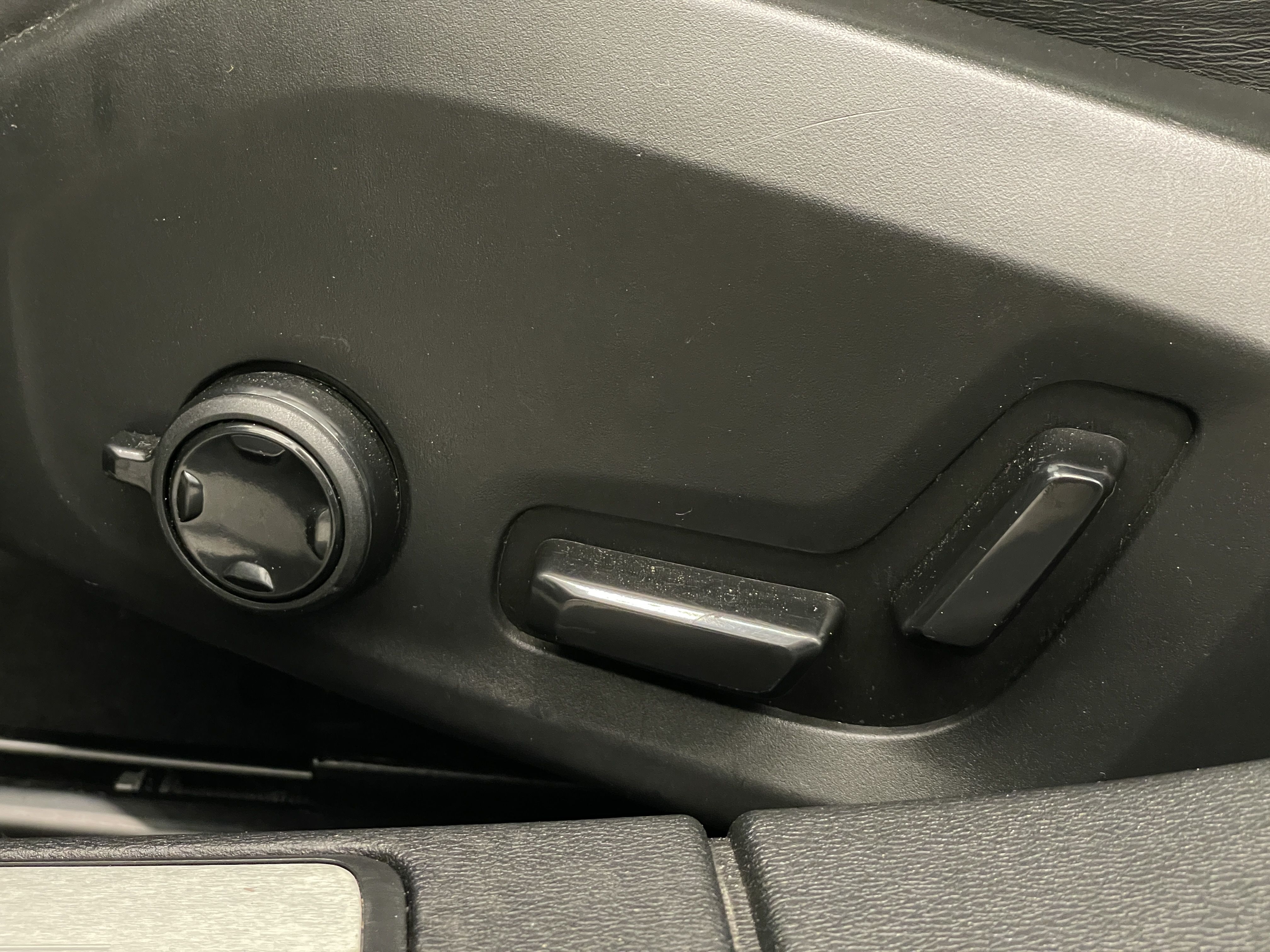 Volvo V60 2023, photo 7/32