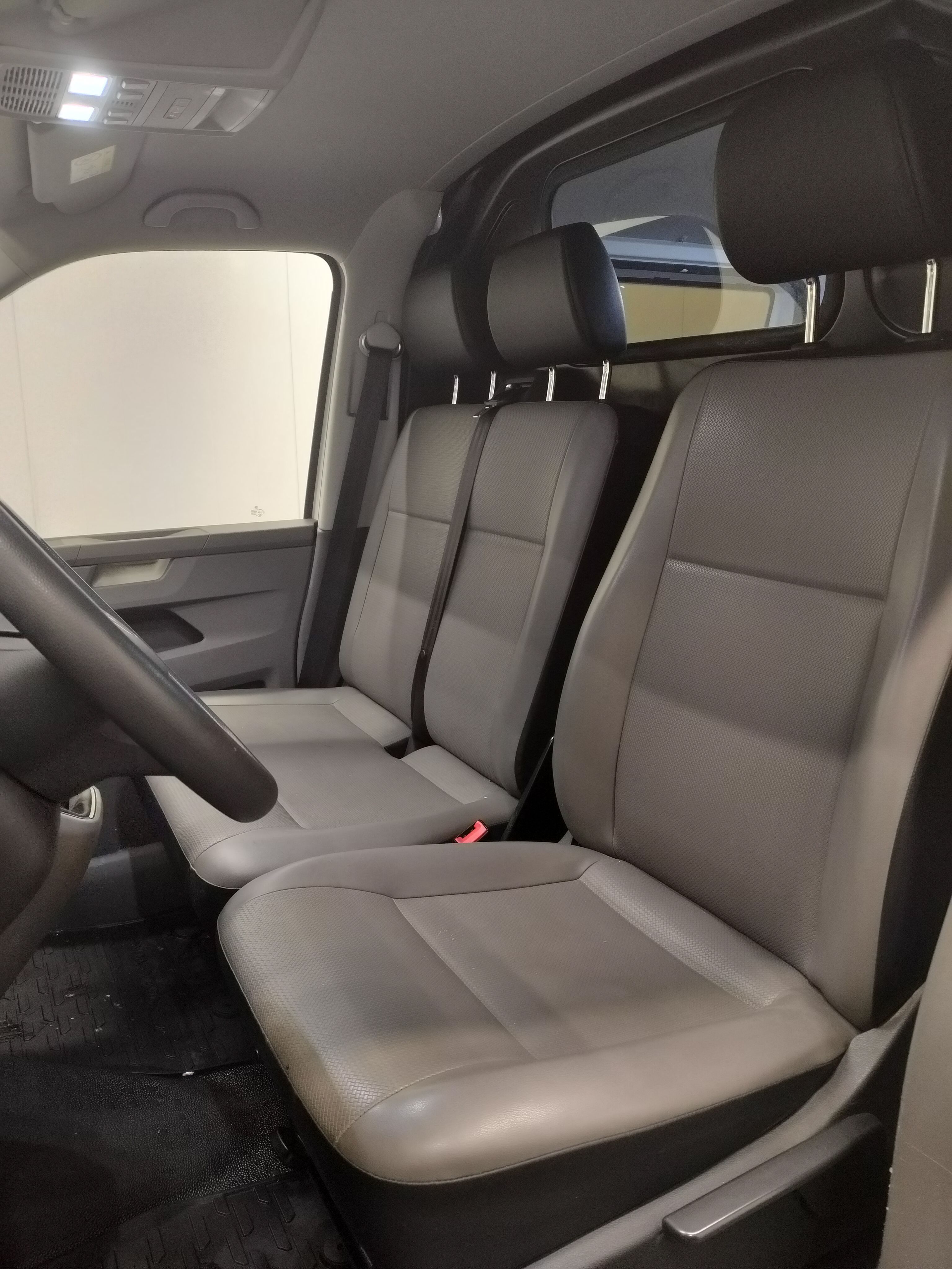 Volkswagen Transporter 2020, kuva 6/17