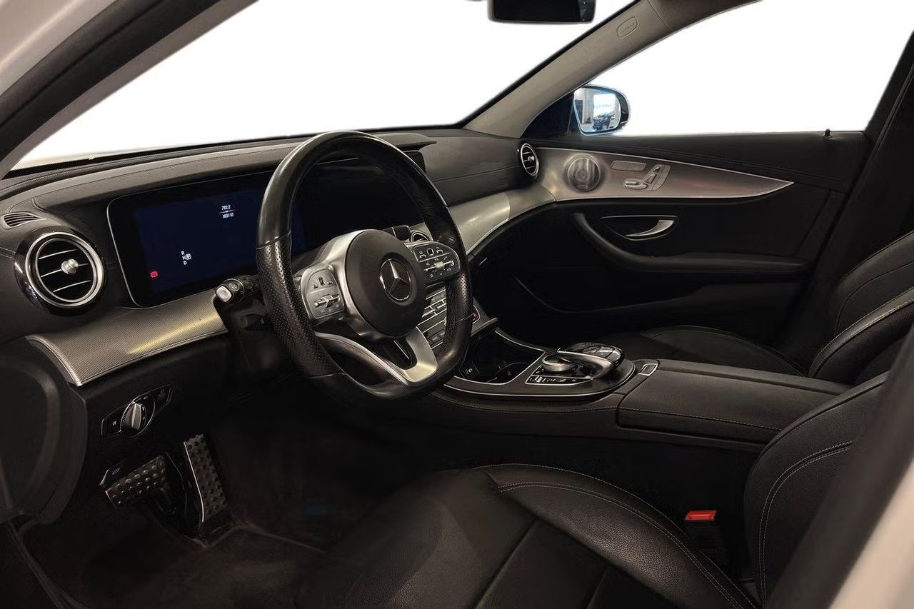 Mercedes-Benz E 220d 4Matic AMG 2020, photo 2/4