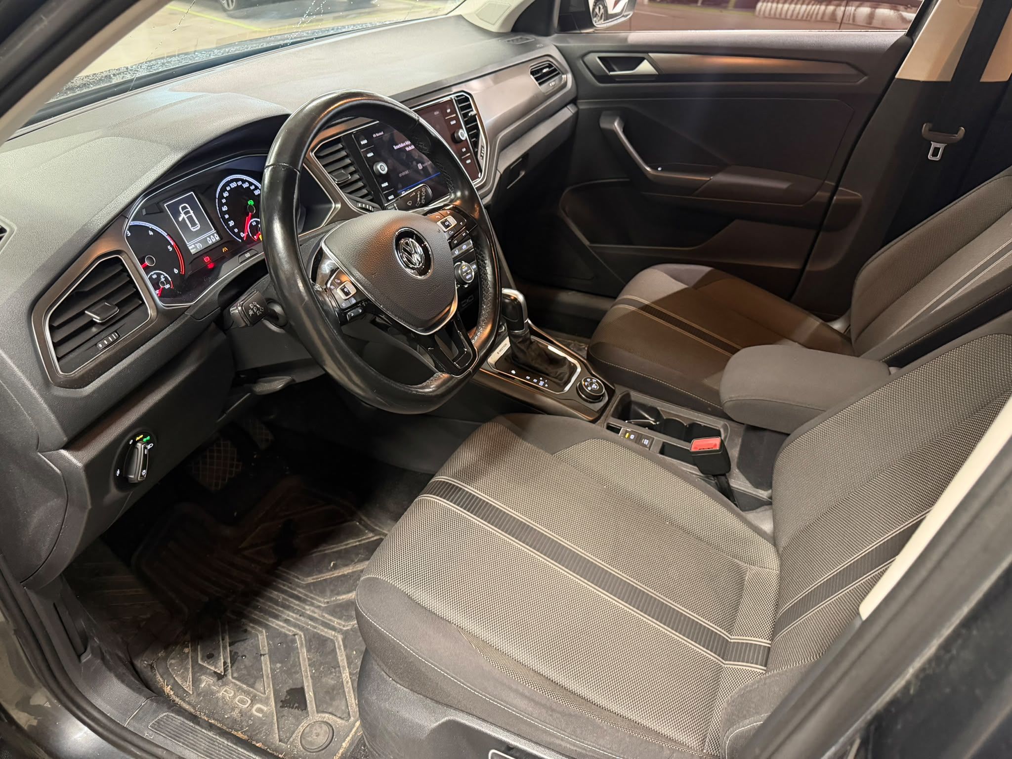 Volkswagen T-Roc 2018, kuva 3/3