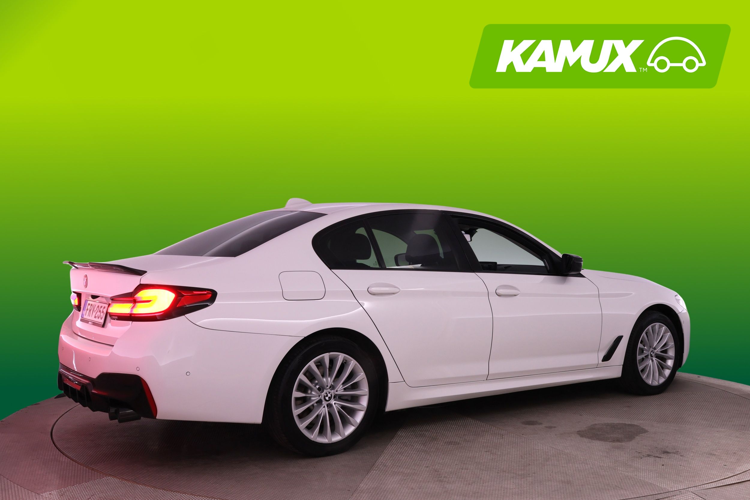 BMW 530 G30 Sedan 530e A Charged Edition 2020, photo 2/29