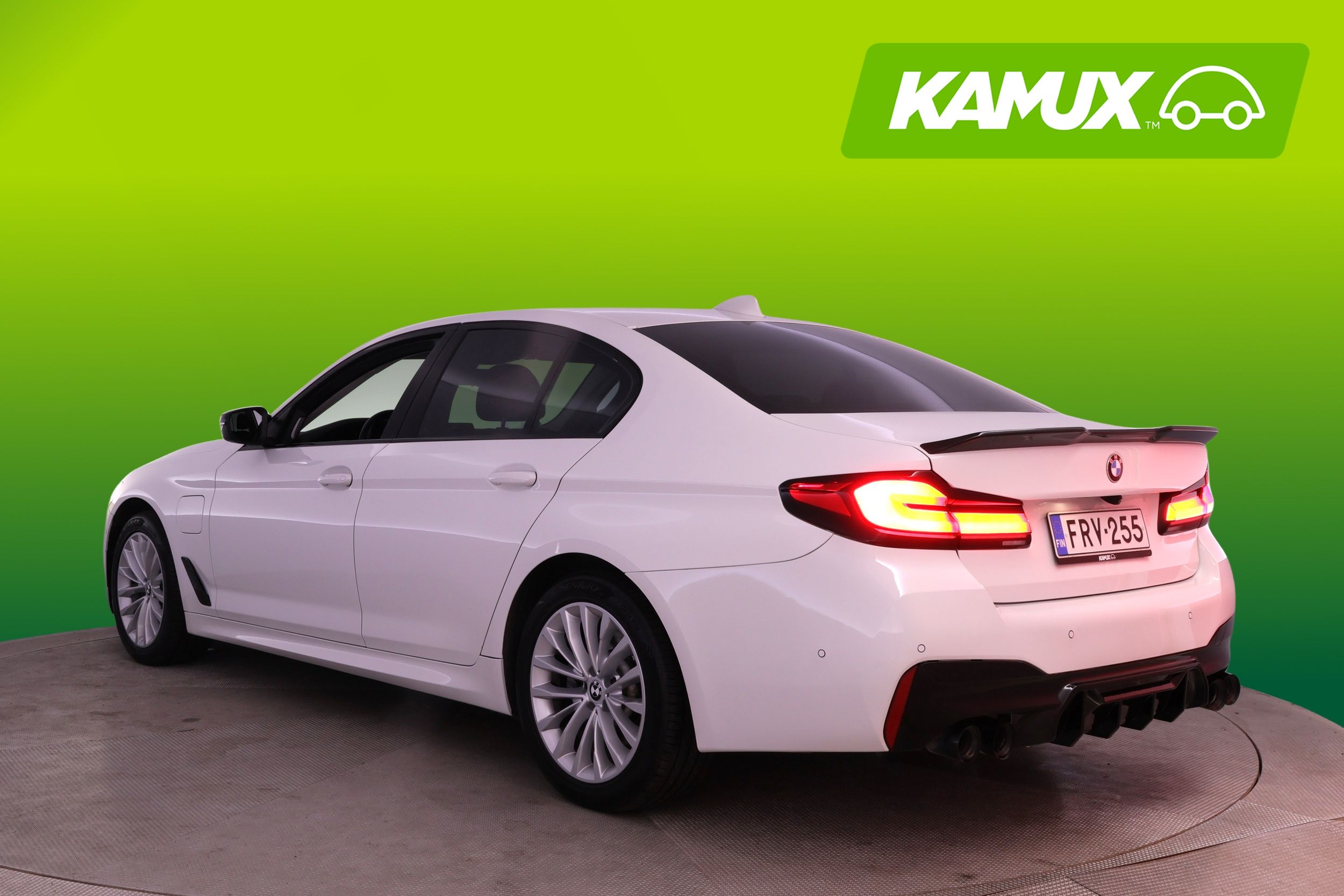 BMW 530 G30 Sedan 530e A Charged Edition 2020, photo 4/29