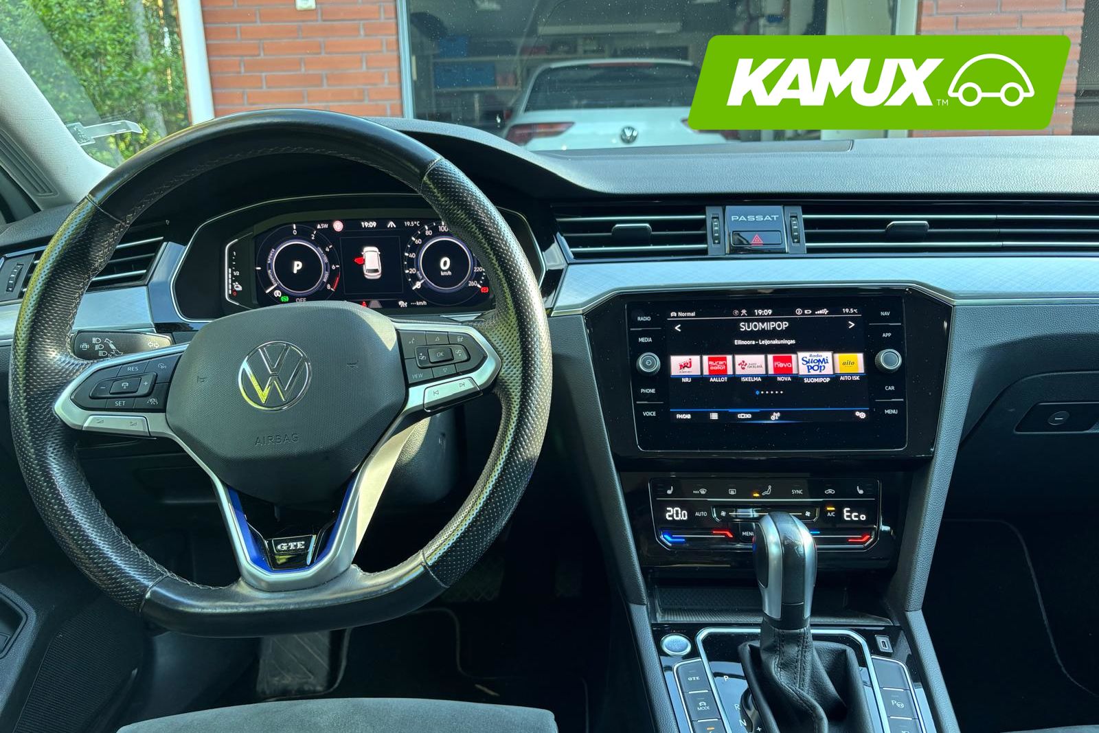 Volkswagen Passat 2021, photo 3/4