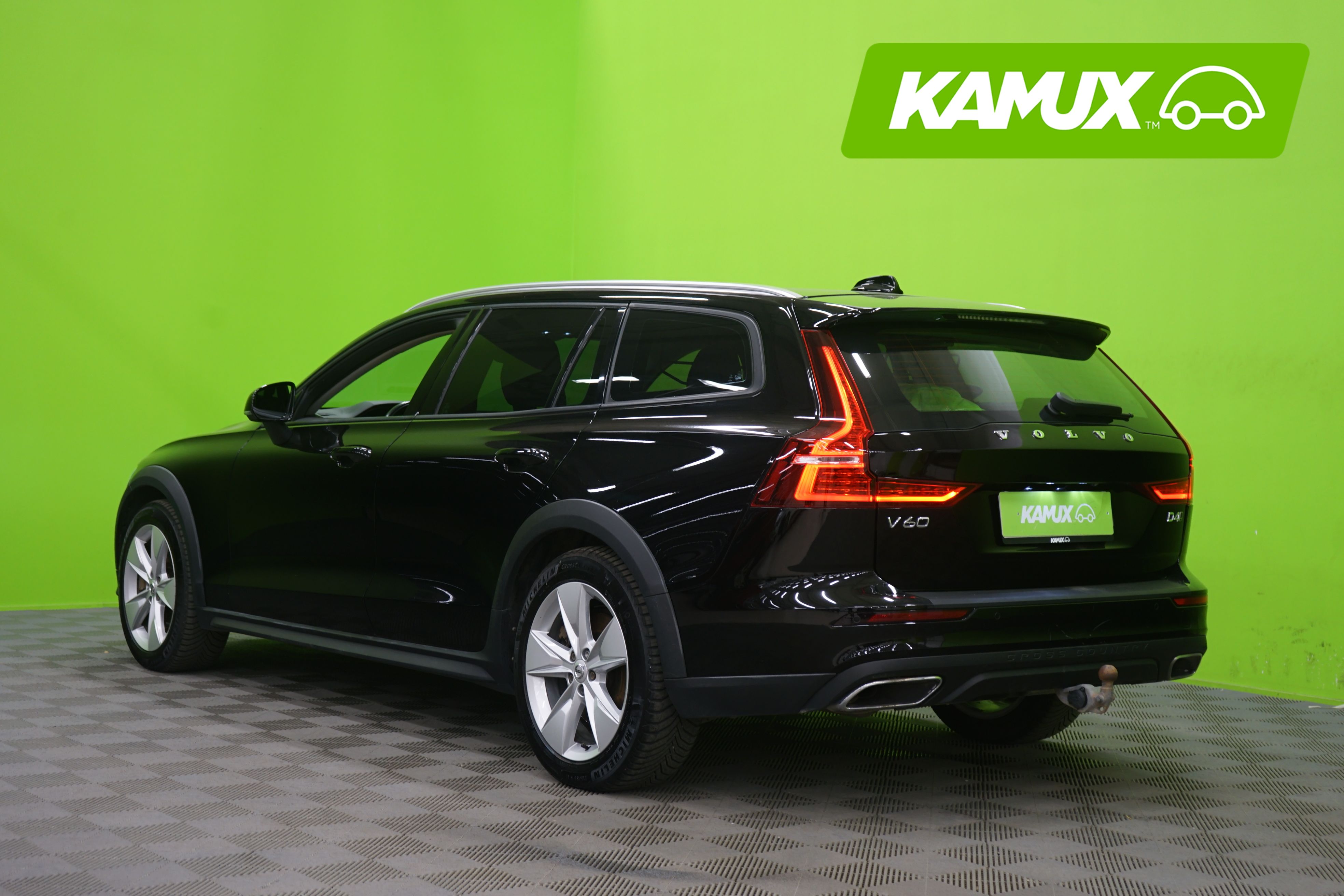 Volvo V60 Cross Country D4 AWD Momentum 2019, kuva 4/17