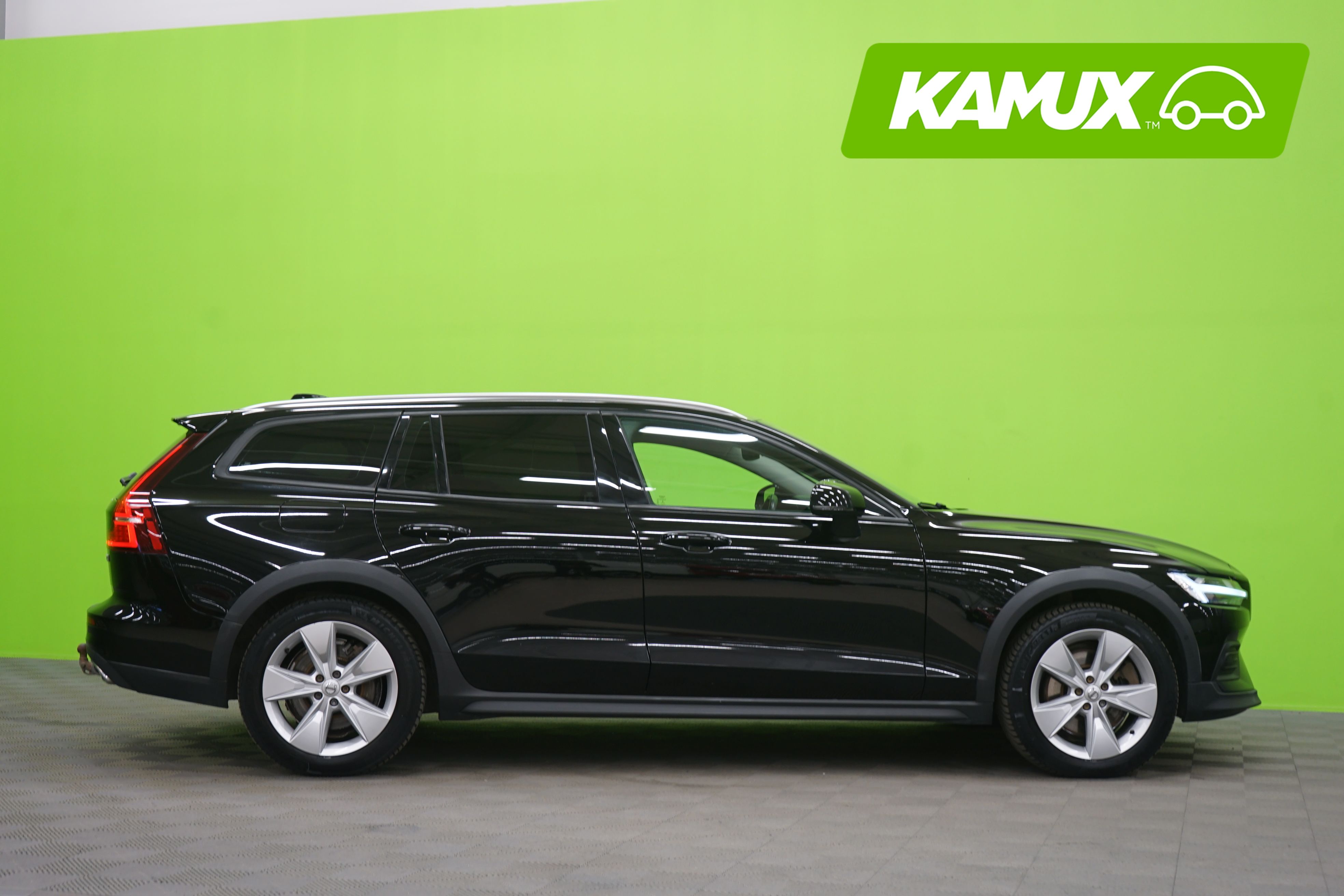 Volvo V60 Cross Country D4 AWD Momentum 2019, kuva 2/17