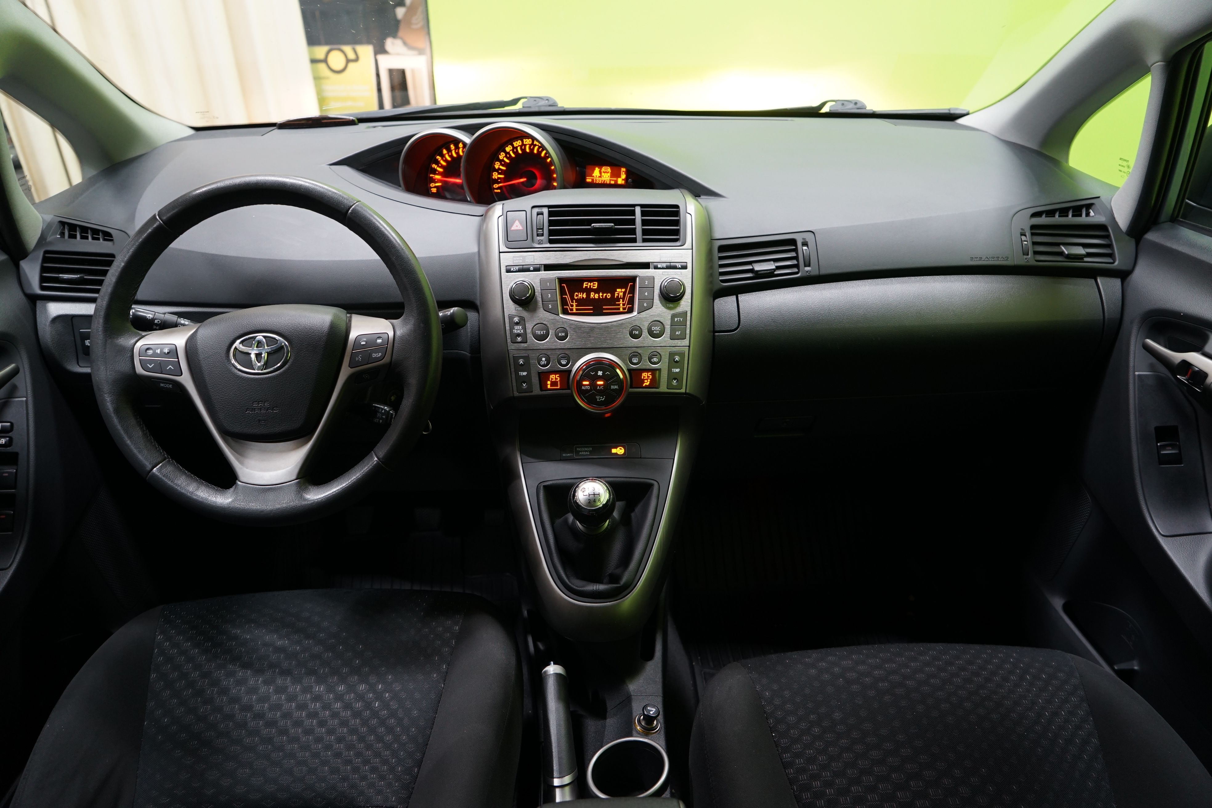 Toyota Verso 1.8 Valvematic 2010, photo 6/20