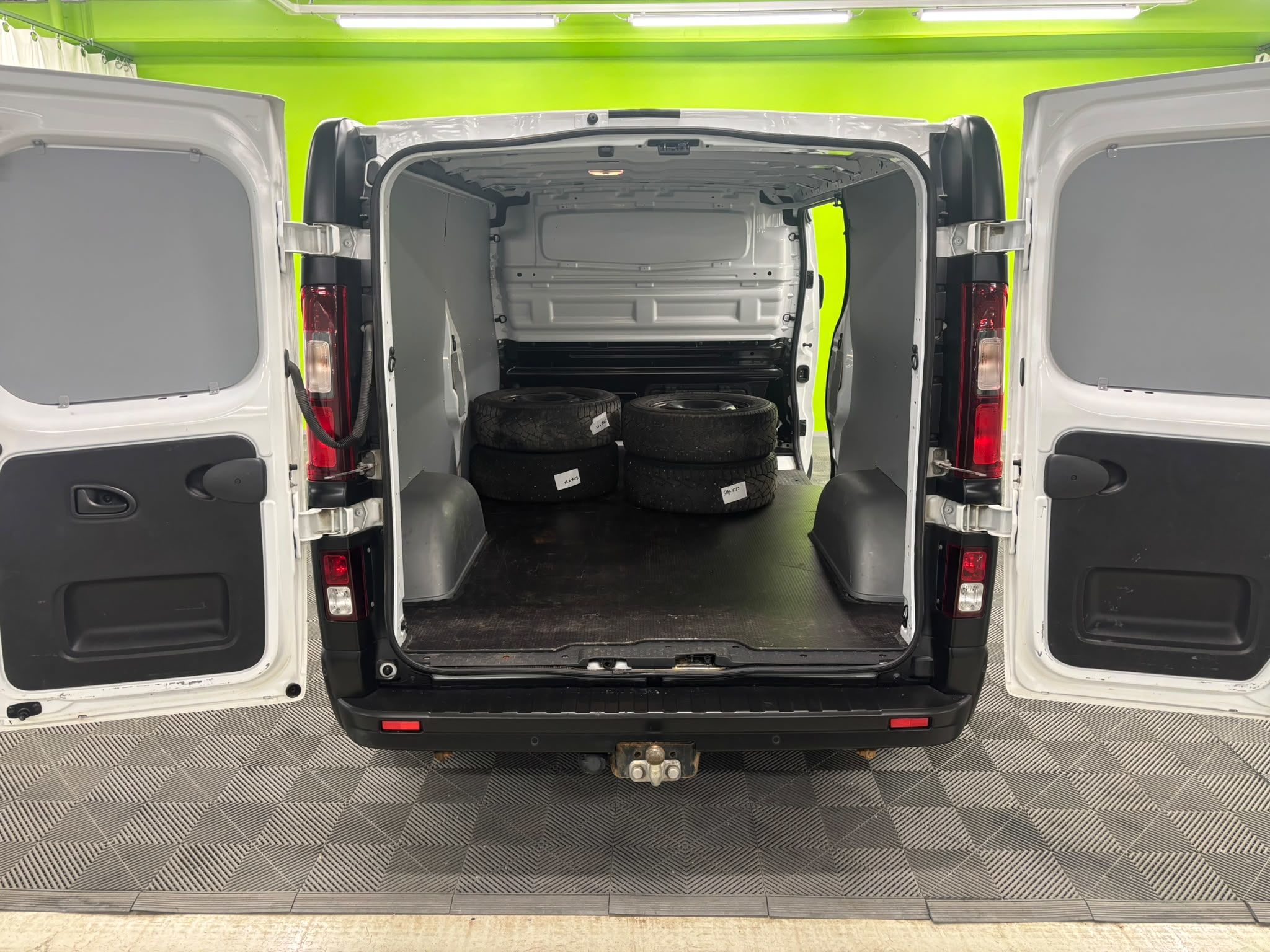 Renault Trafic 2022, photo 6/18