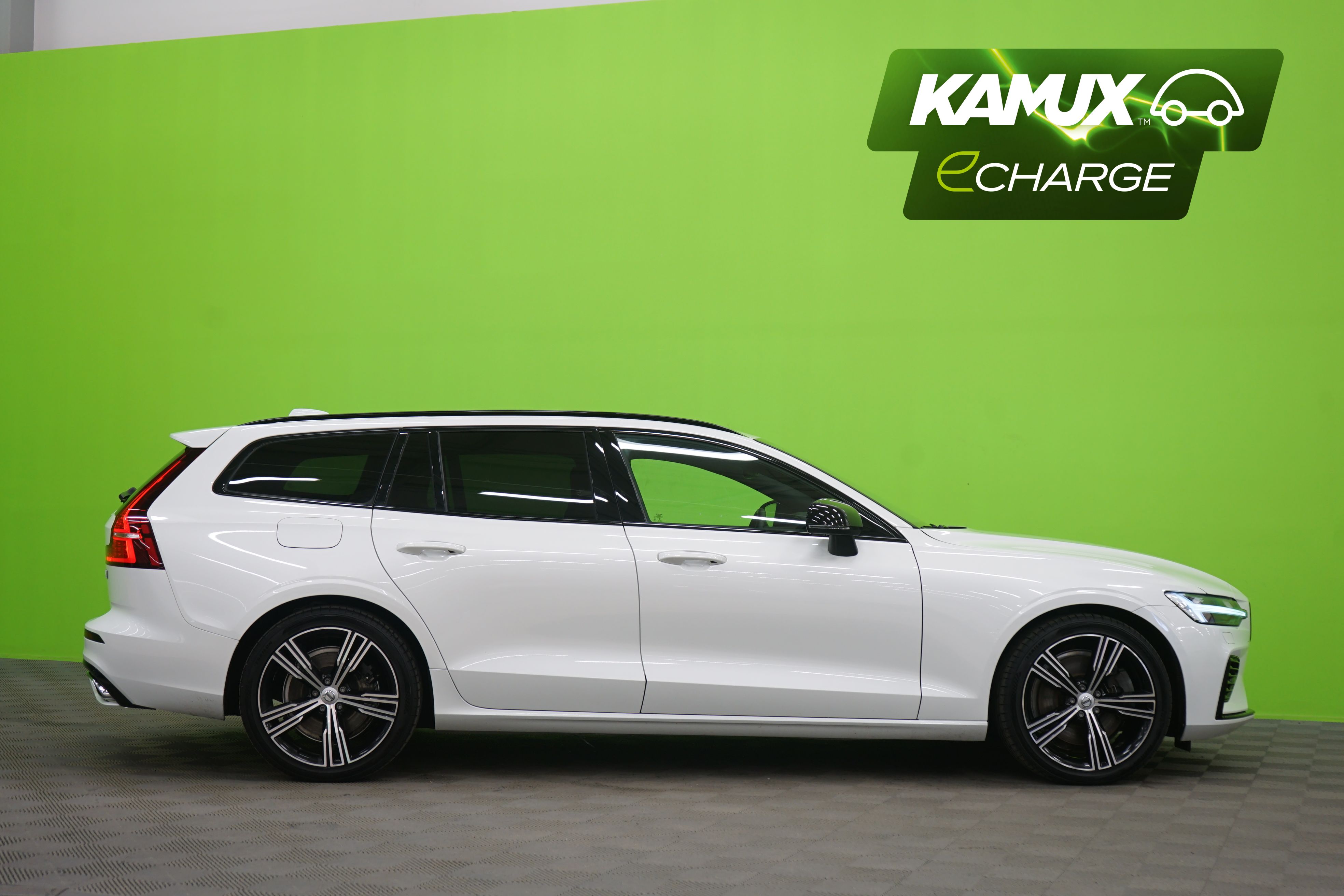Volvo V60 T8 TwE AWD R-Design aut 2021, kuva 2/23