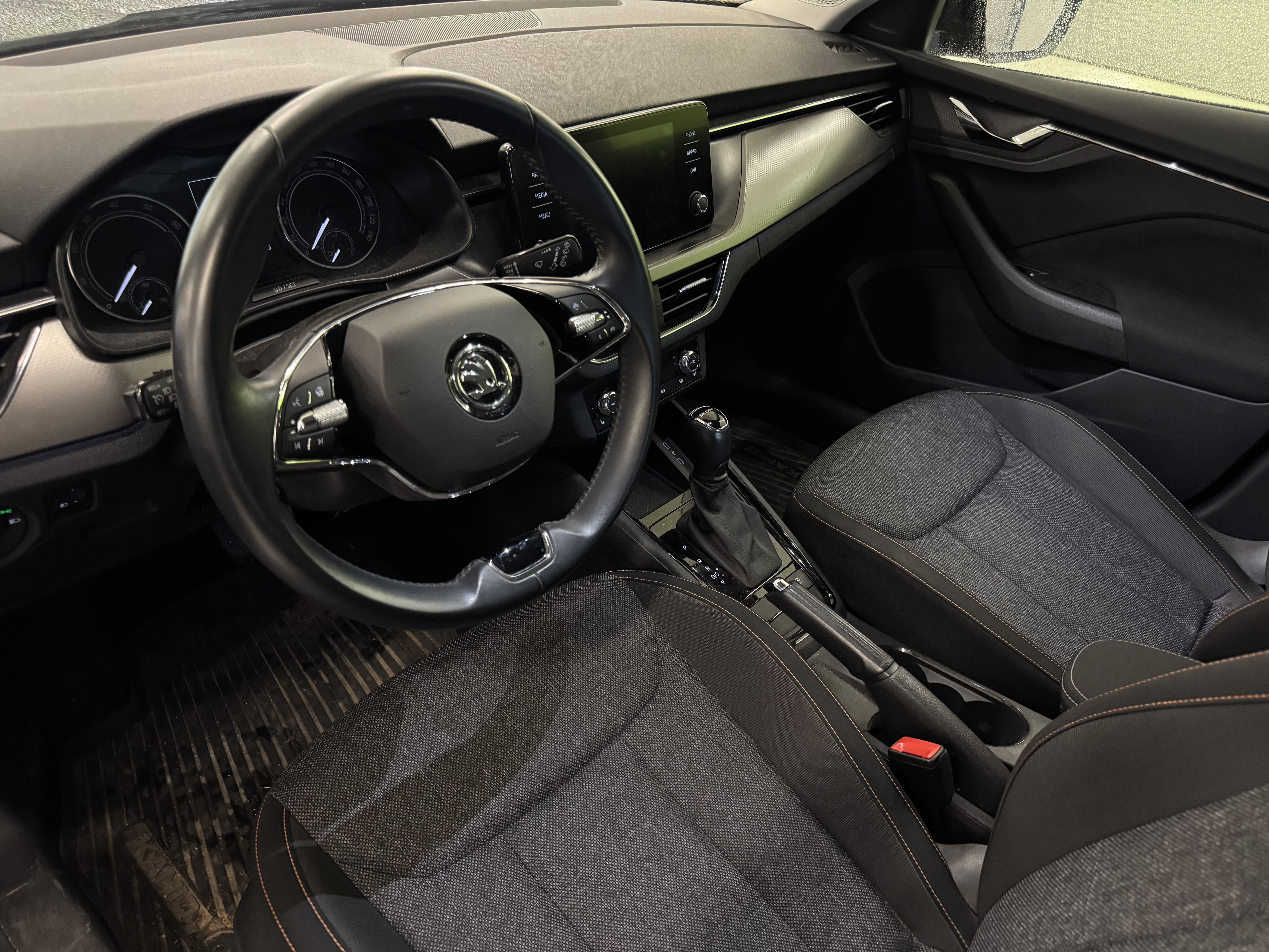 Skoda Kamiq 2021, photo 3/4
