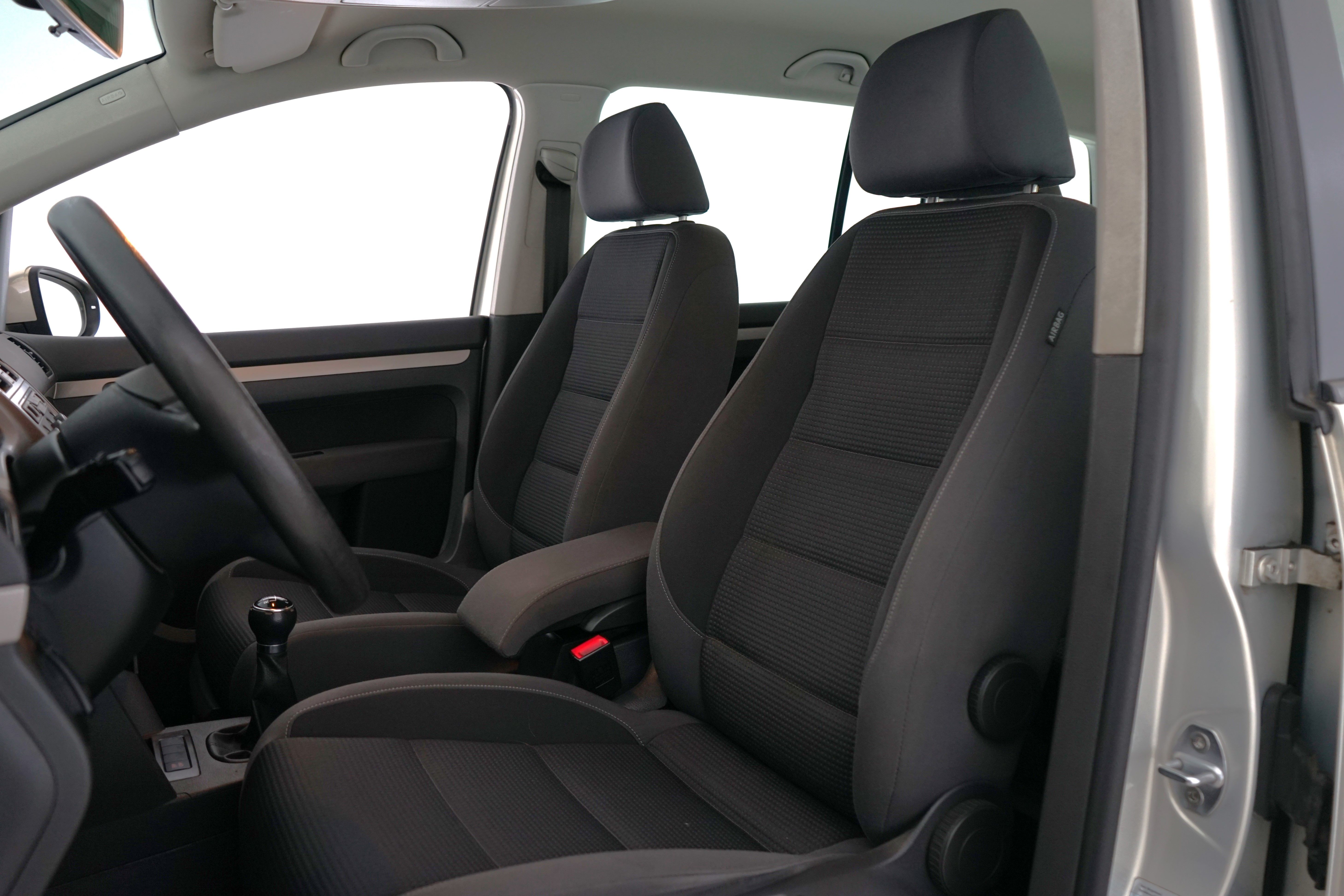 Volkswagen Touran 2010, kuva 6/18