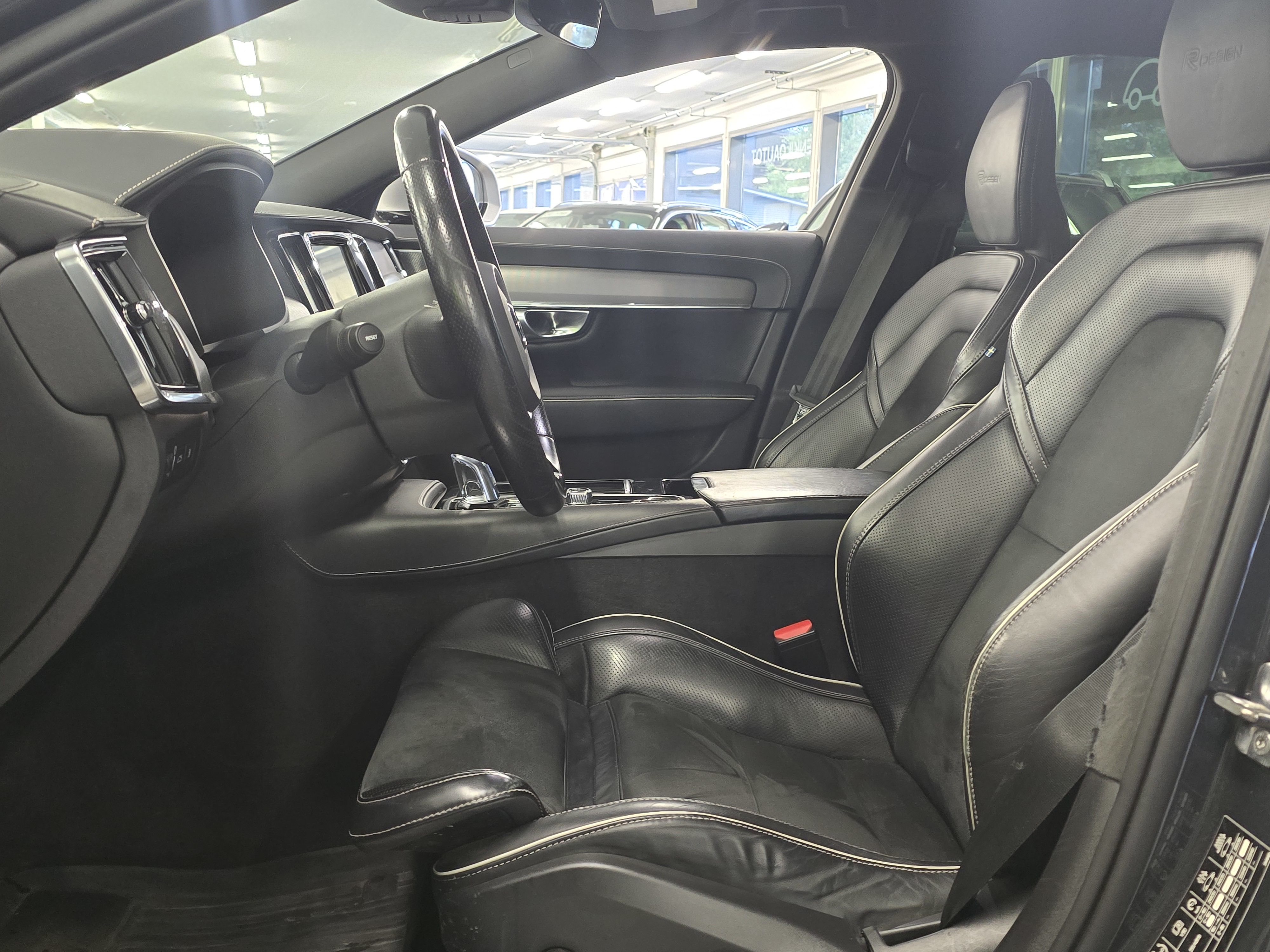 Volvo V90 T8 AWD R-Design aut 2019, photo 4/7