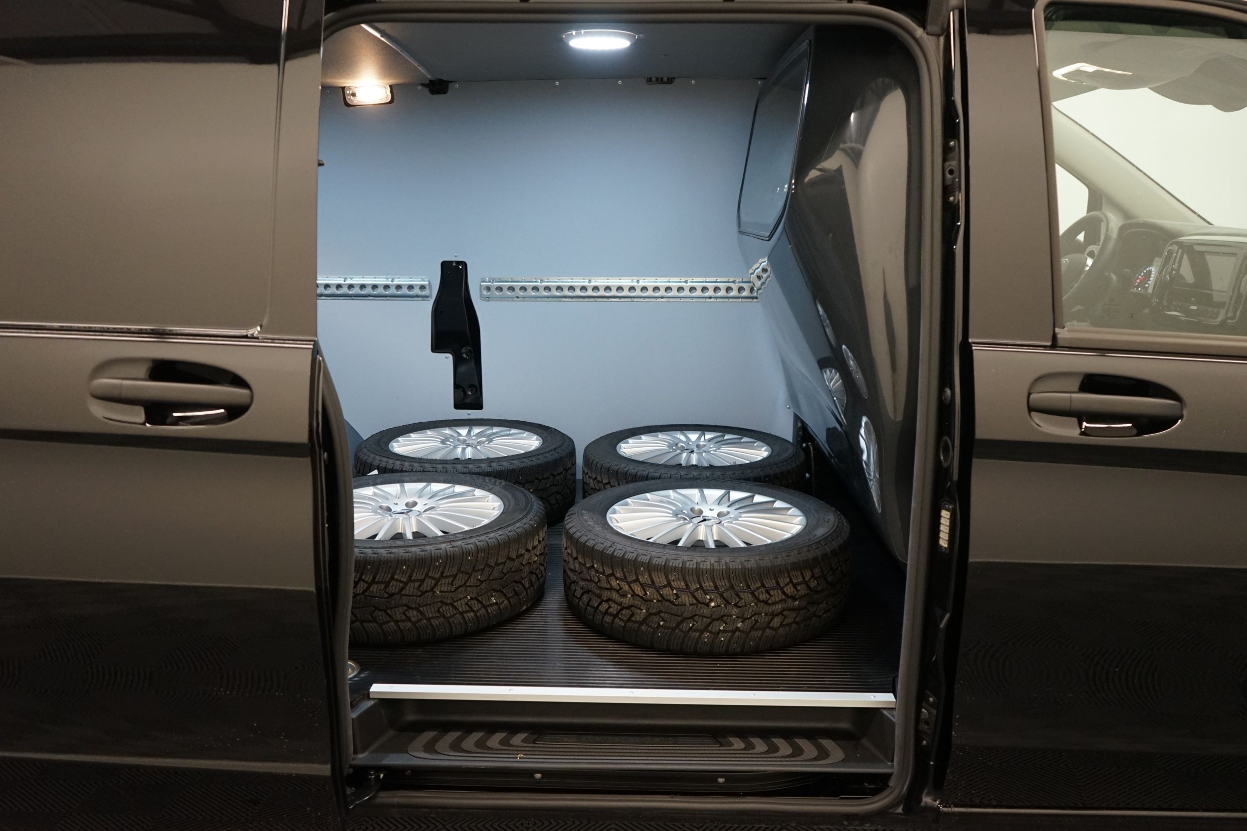 Mercedes-Benz Vito 2025, photo 5/18