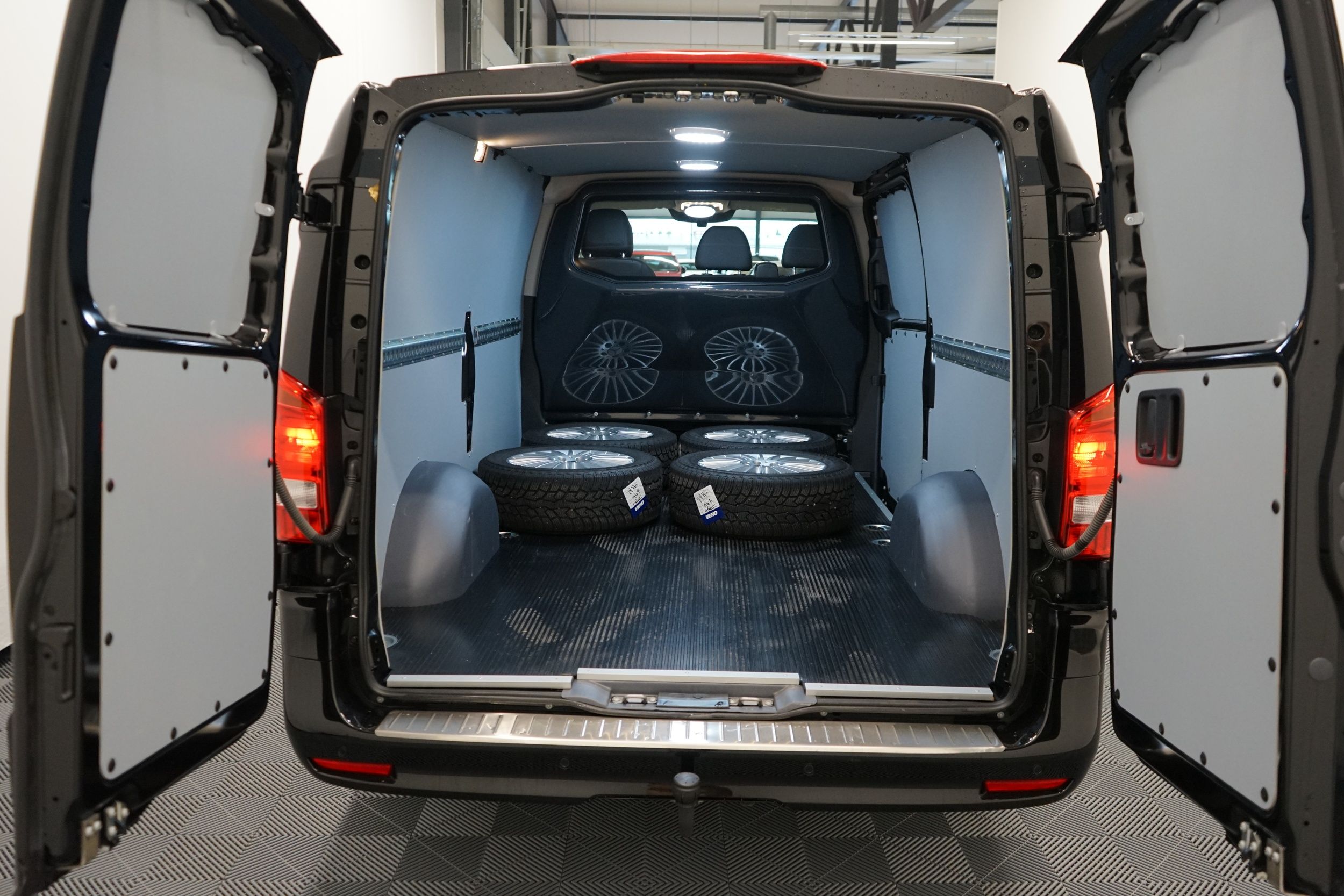 Mercedes-Benz Vito 2025, photo 7/18