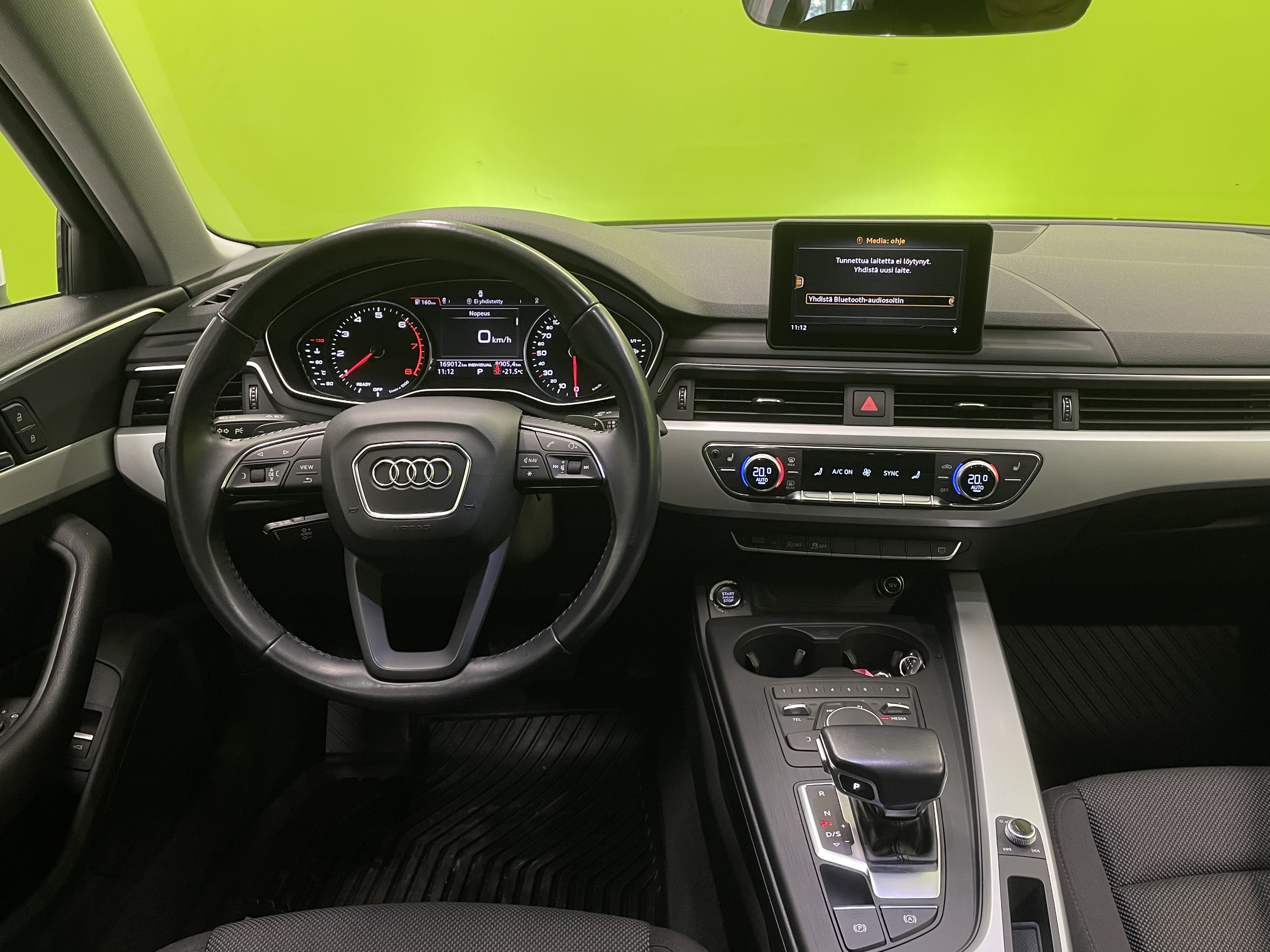 Audi A4 2018, photo 6/23