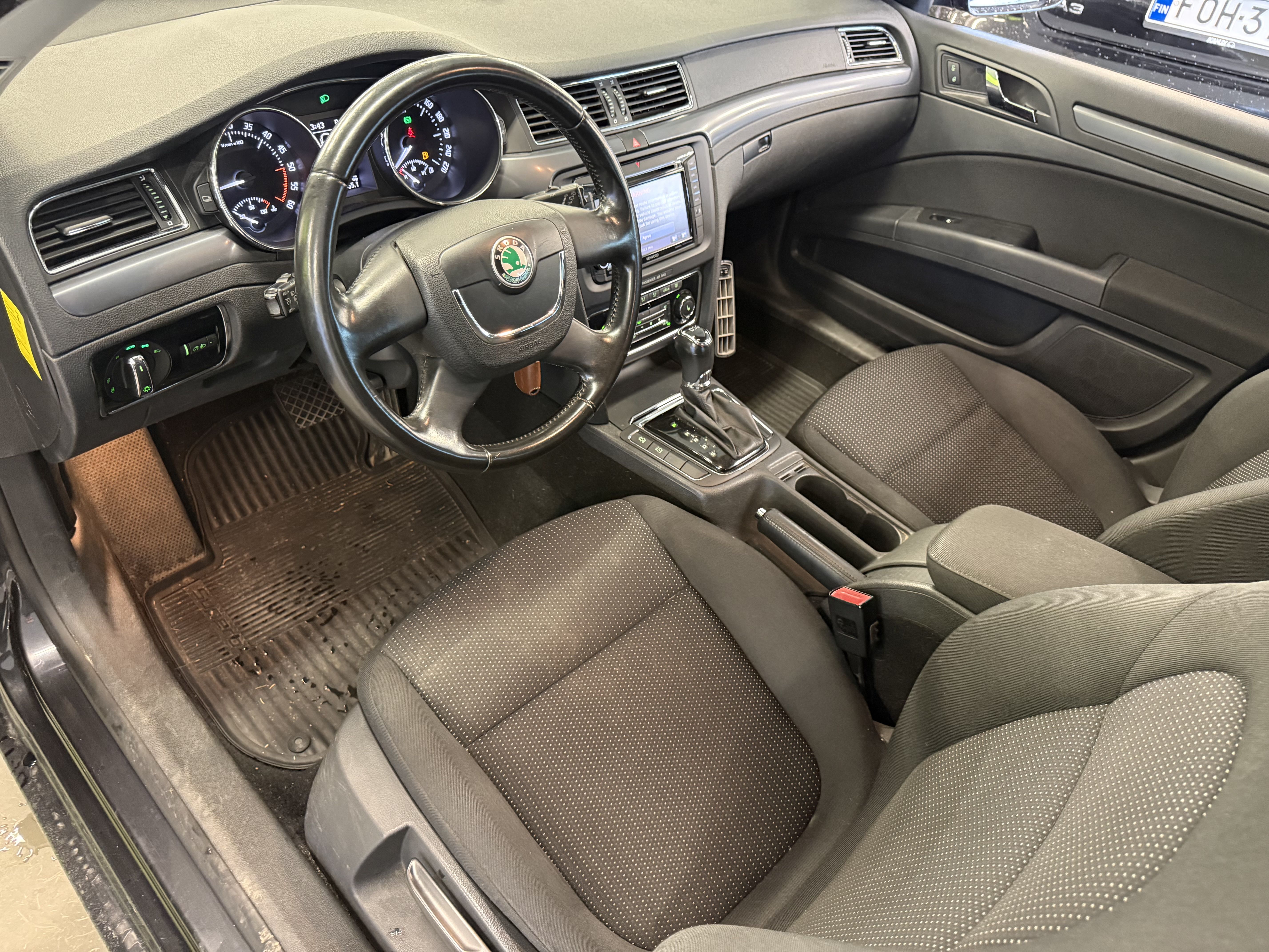 Skoda Superb 2013, kuva 3/5