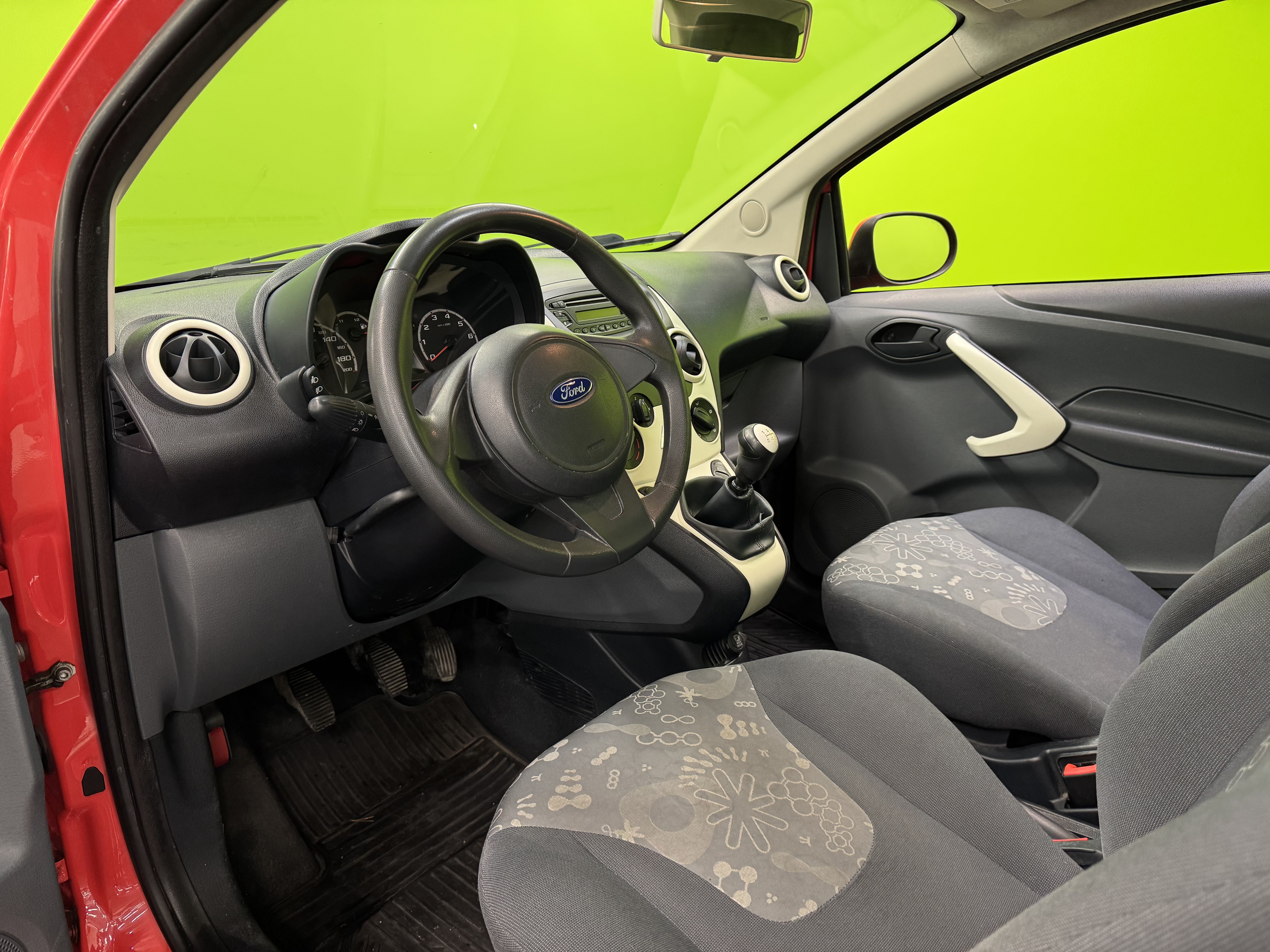 Ford Ka 1,2 69 hv Trend M5 3-ovinen 2010, kuva 6/15
