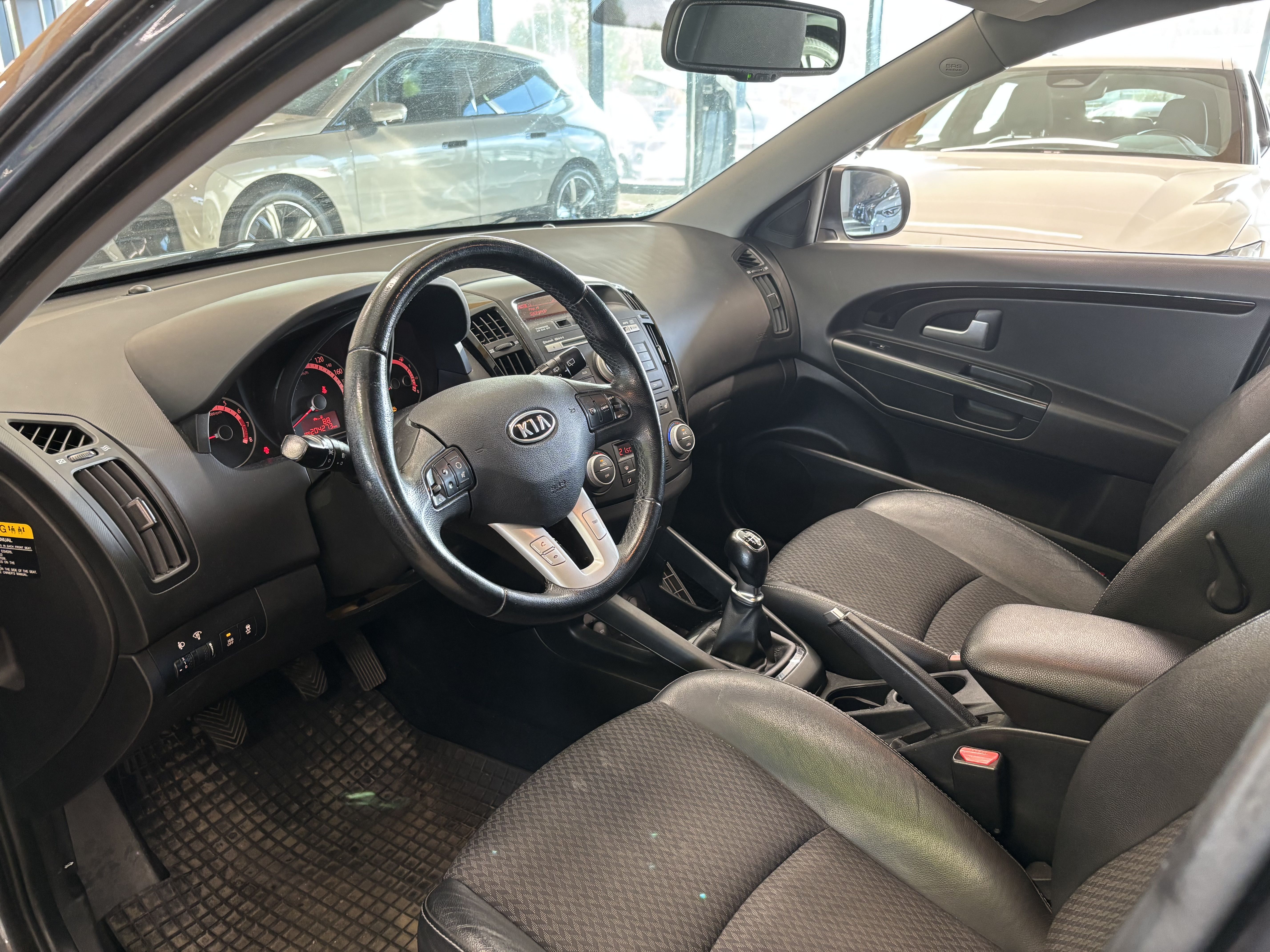 Kia Ceed 1,6 ISG TX SW EcoDynamics 2012, kuva 4/9