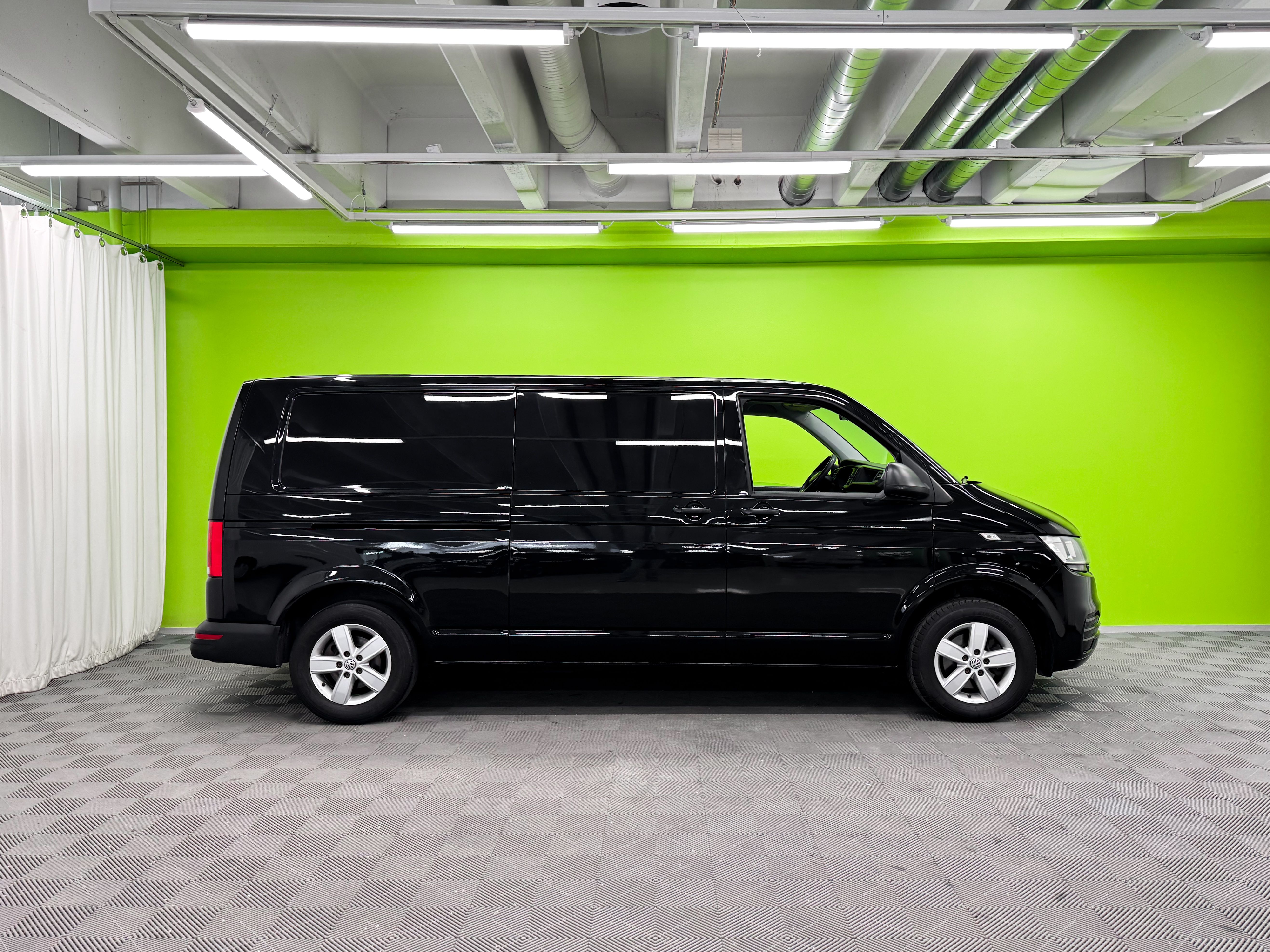 Volkswagen Transporter 2020, photo 2/22