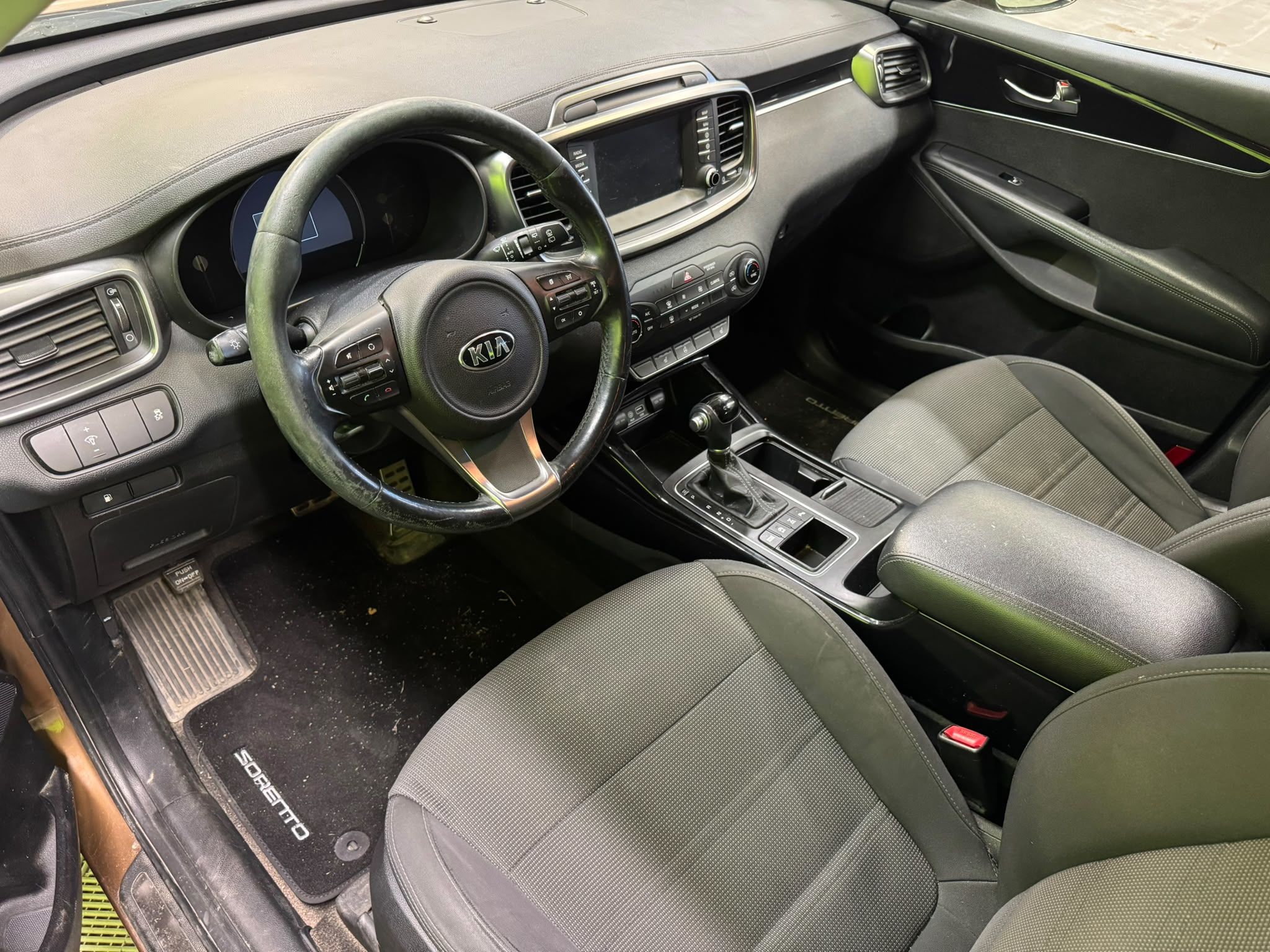 Kia Sorento 2,2 CRDi AWD Platinum A/T 5P 2017, photo 4/6