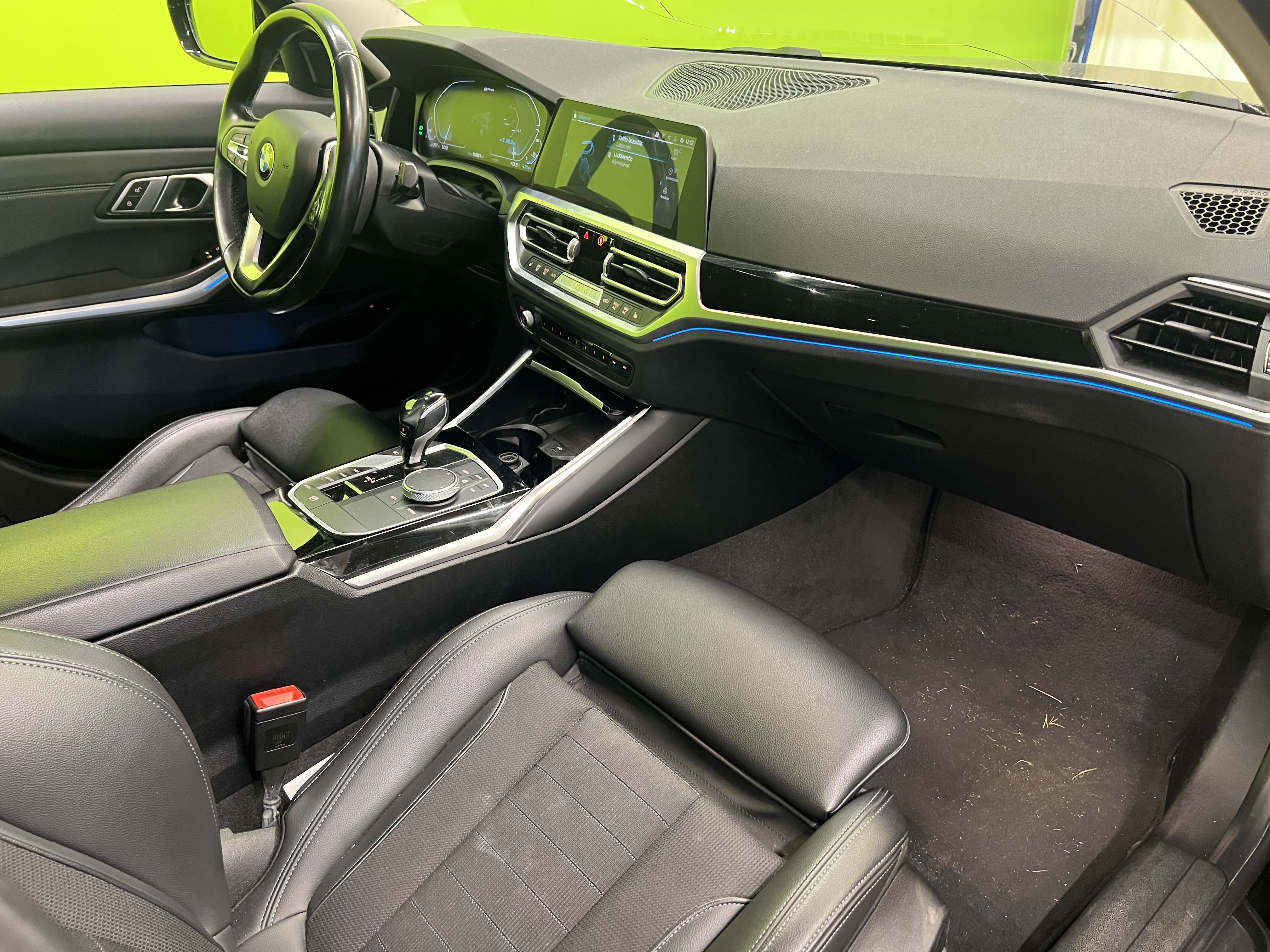 BMW 330 G21 Touring 330e Business Sport 2021, kuva 7/14
