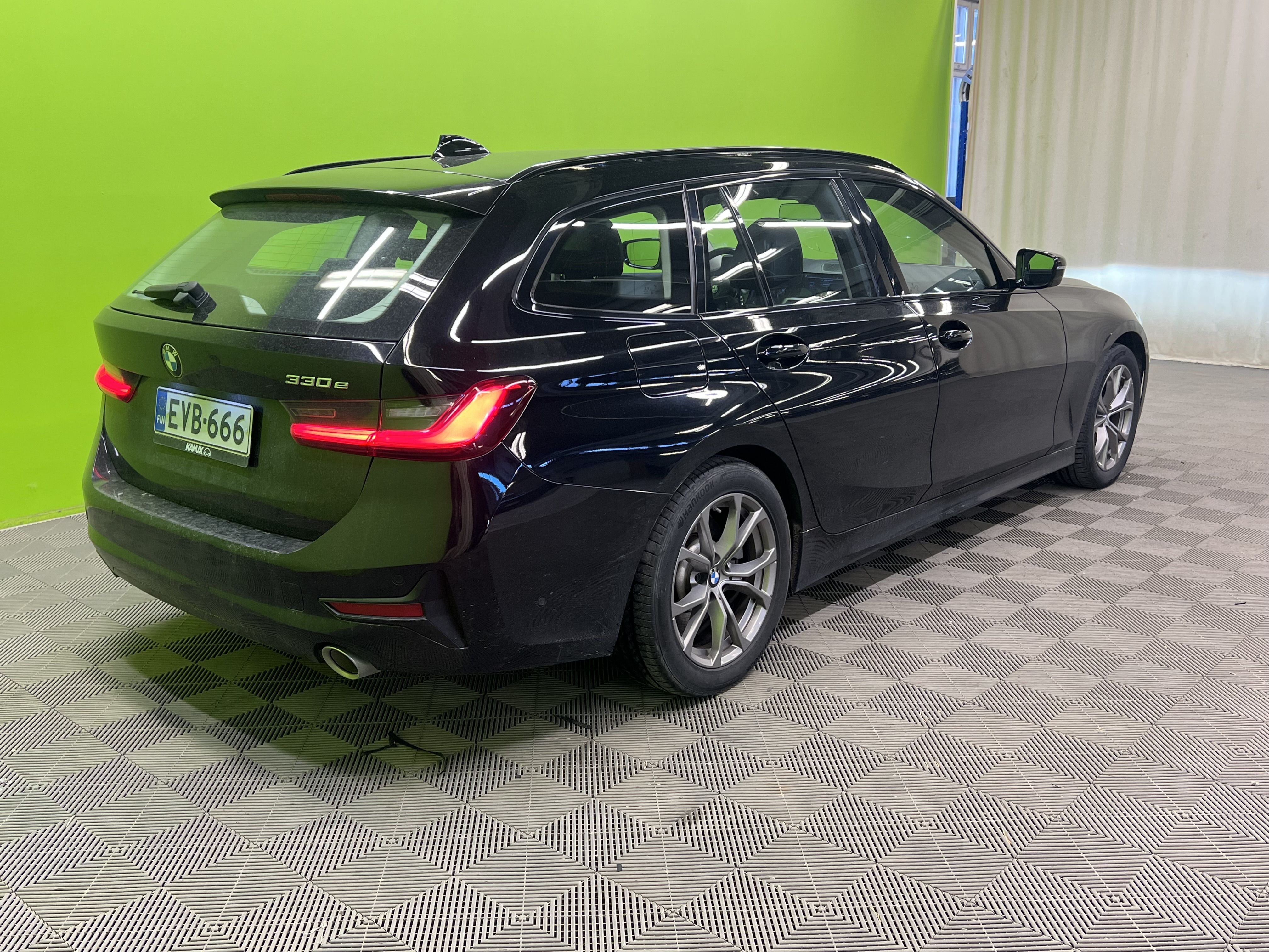BMW 330 G21 Touring 330e Business Sport 2021, kuva 3/14