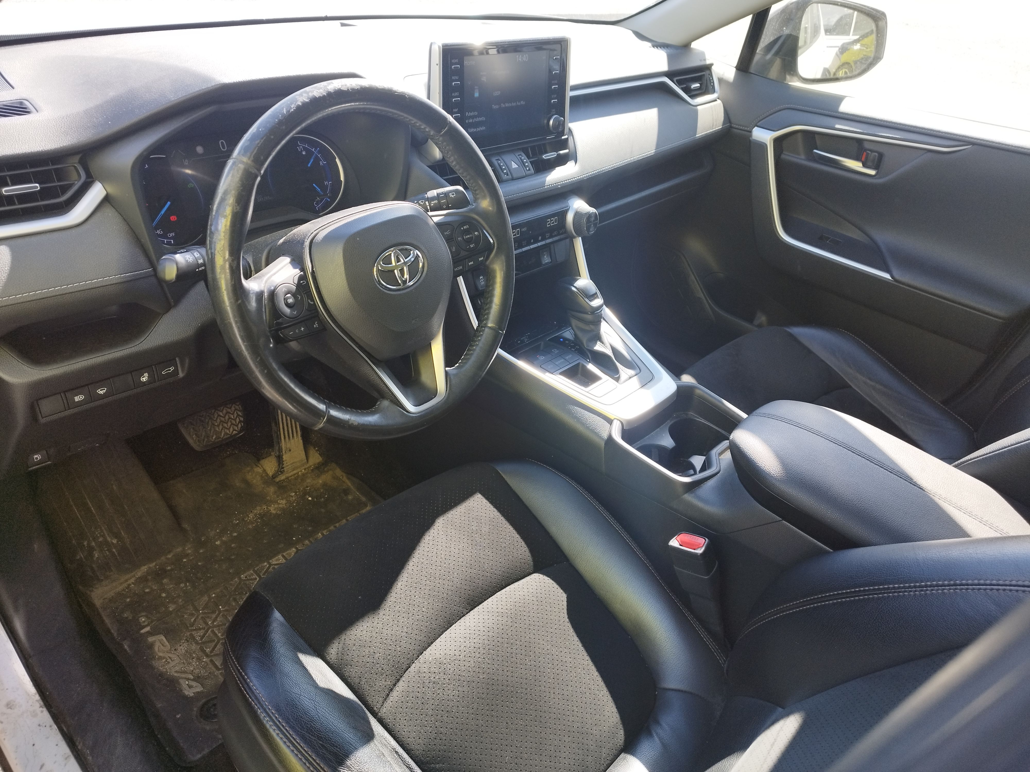 Toyota RAV4 2,5 Hybrid Luxury Plus 2019, photo 2/4