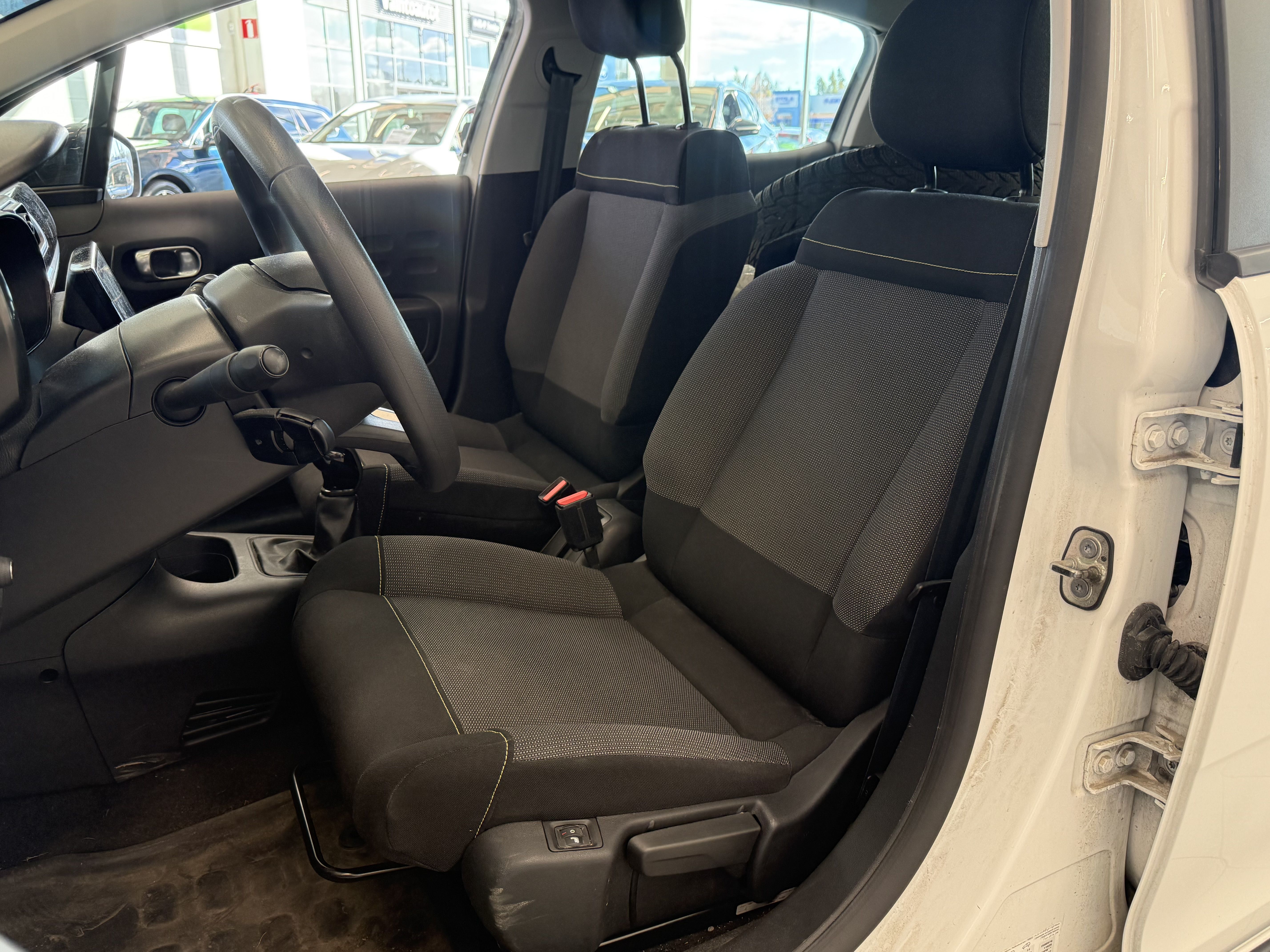 Citroen C3 PureTech 82 Feel 2020, photo 4/6