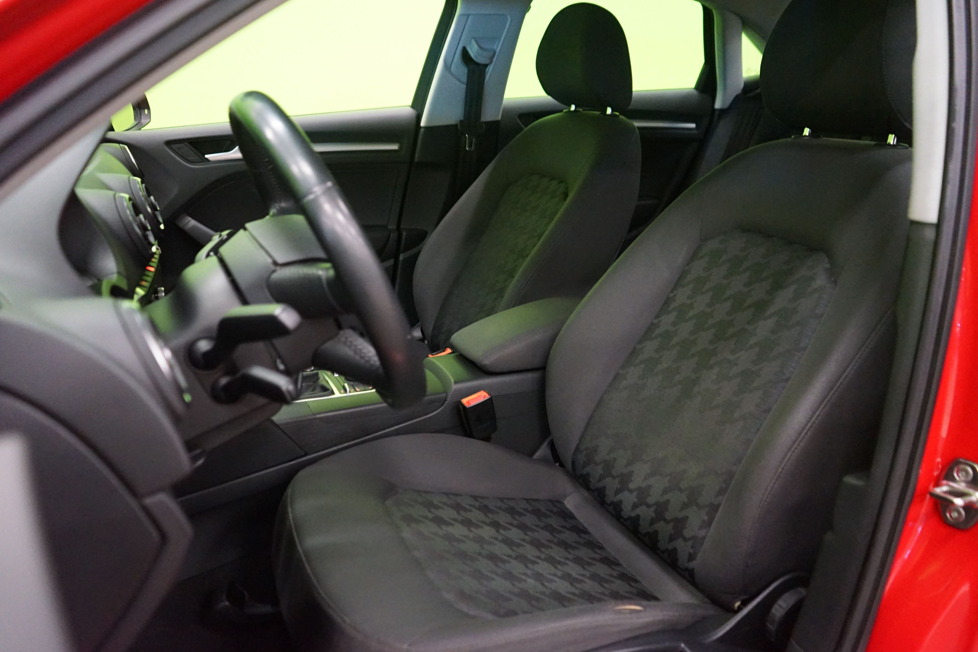Audi A3 Sedan Business 1,6 TDI 81kW 2015, photo 7/20