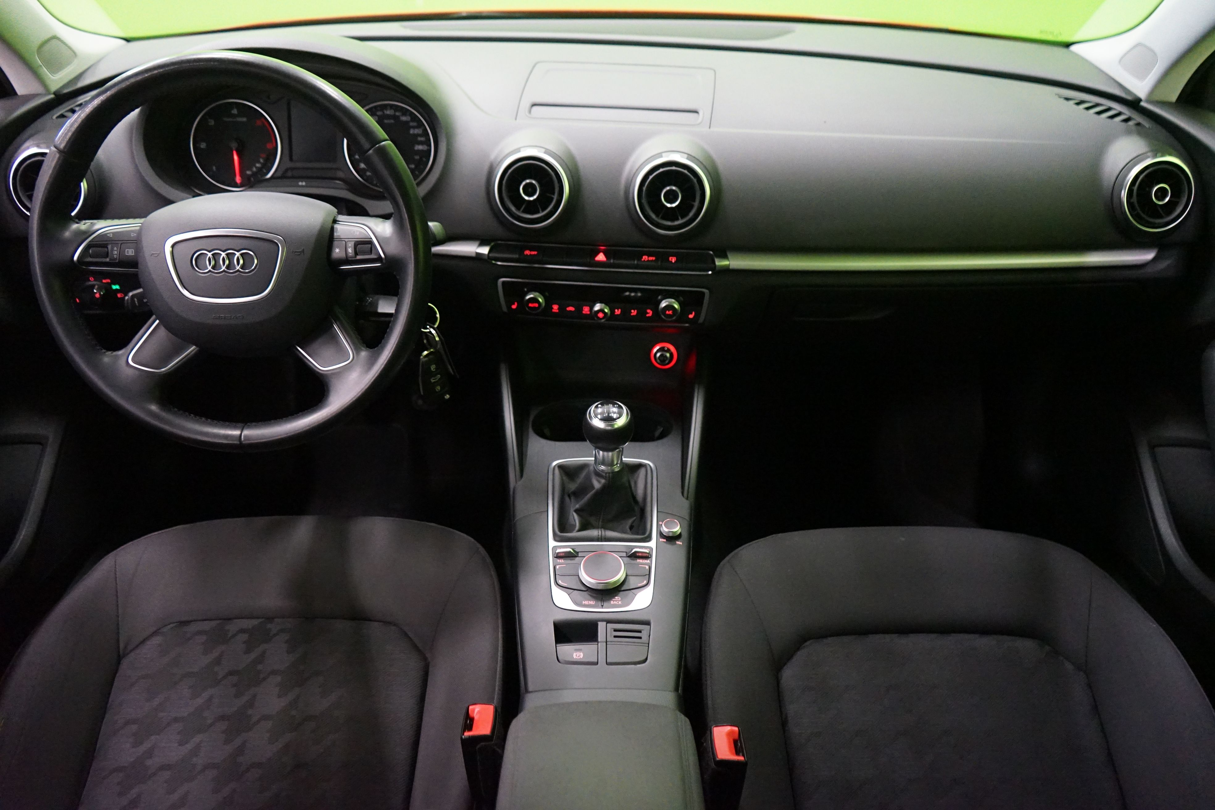 Audi A3 Sedan Business 1,6 TDI 81kW 2015, photo 6/20